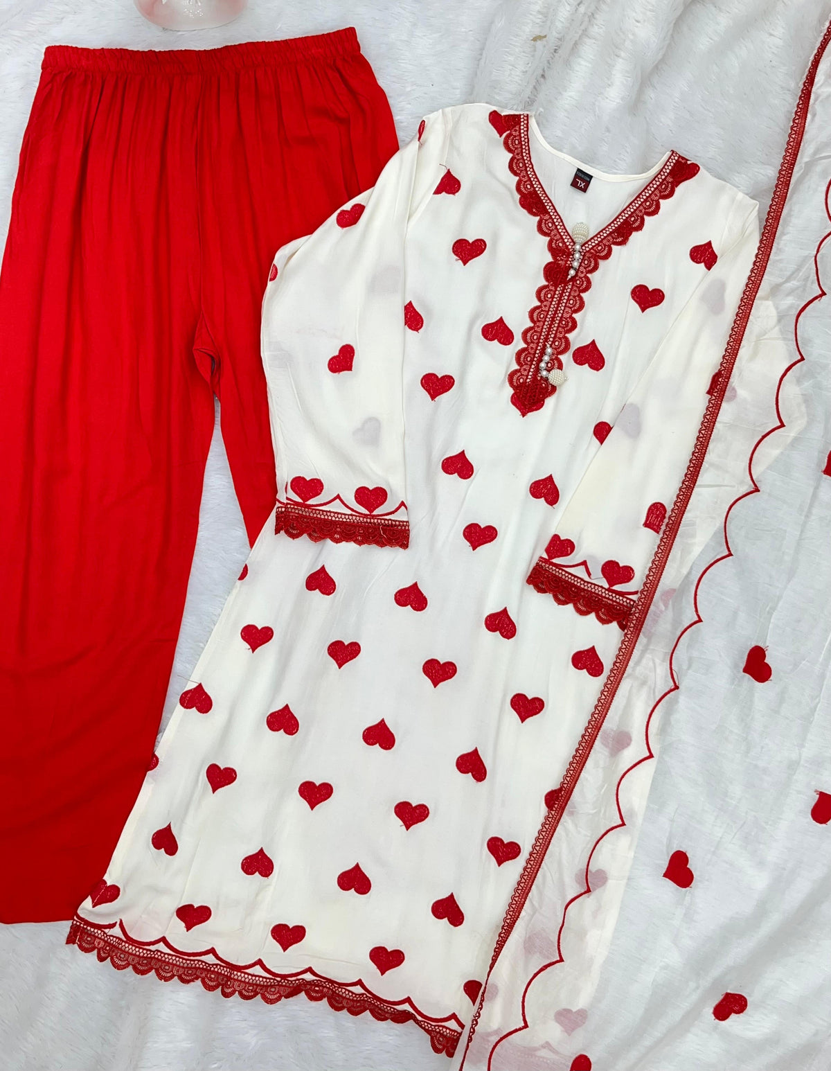 1354 Heart Embroidered Lace-Work Coordset
