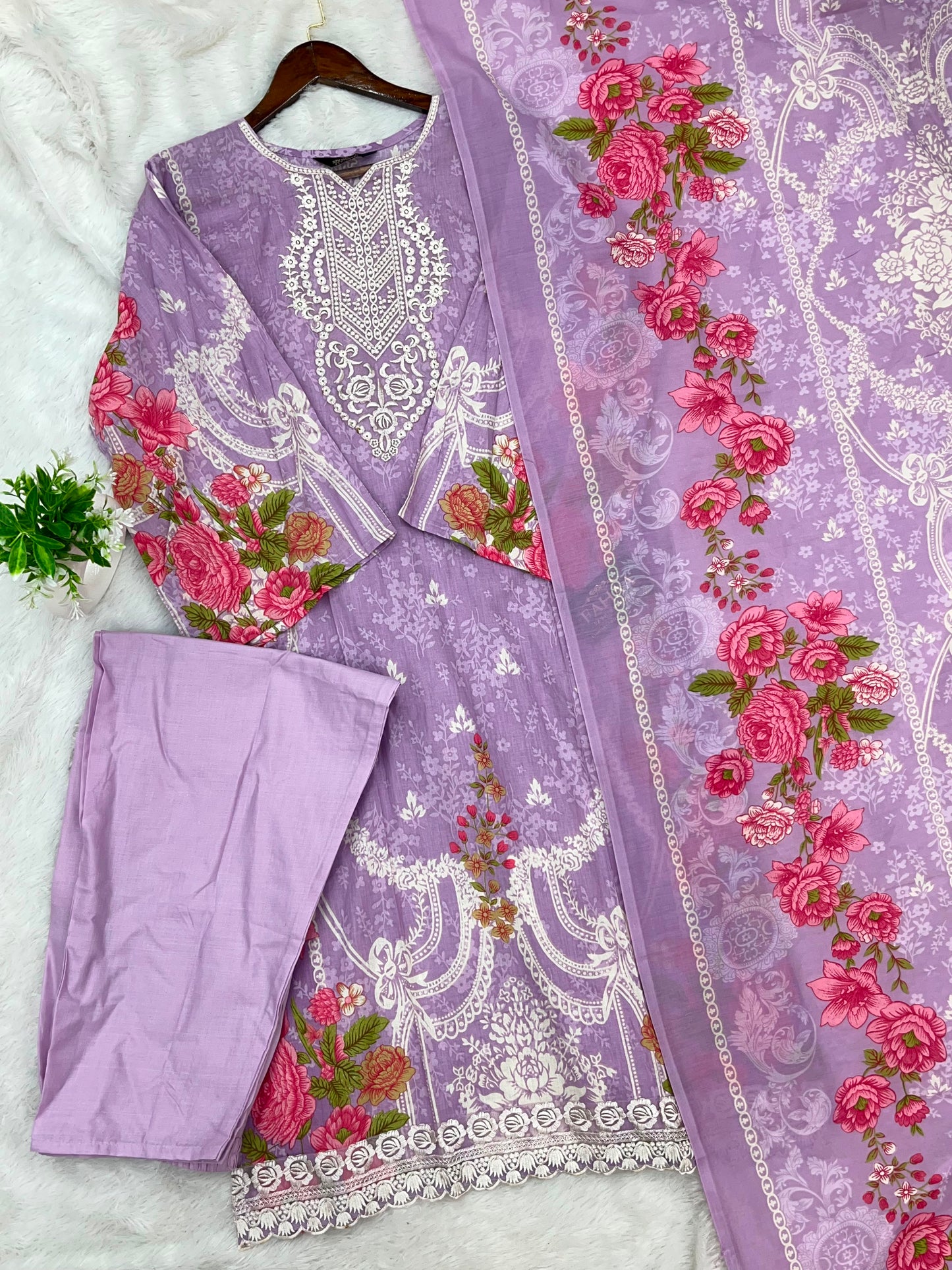 1331 Pakistani Lawn Suit