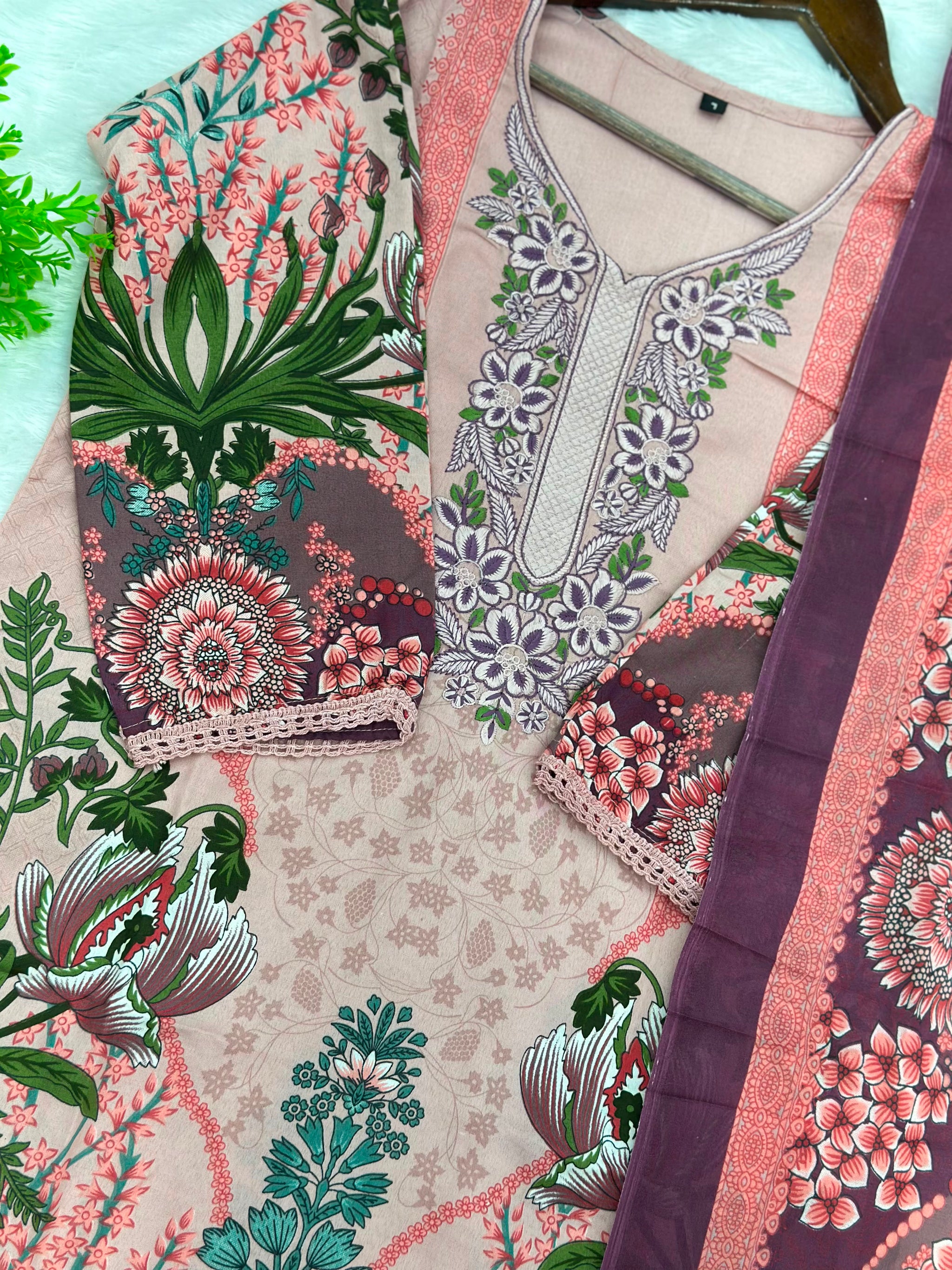 1047 Pakistani Embroidered Suit