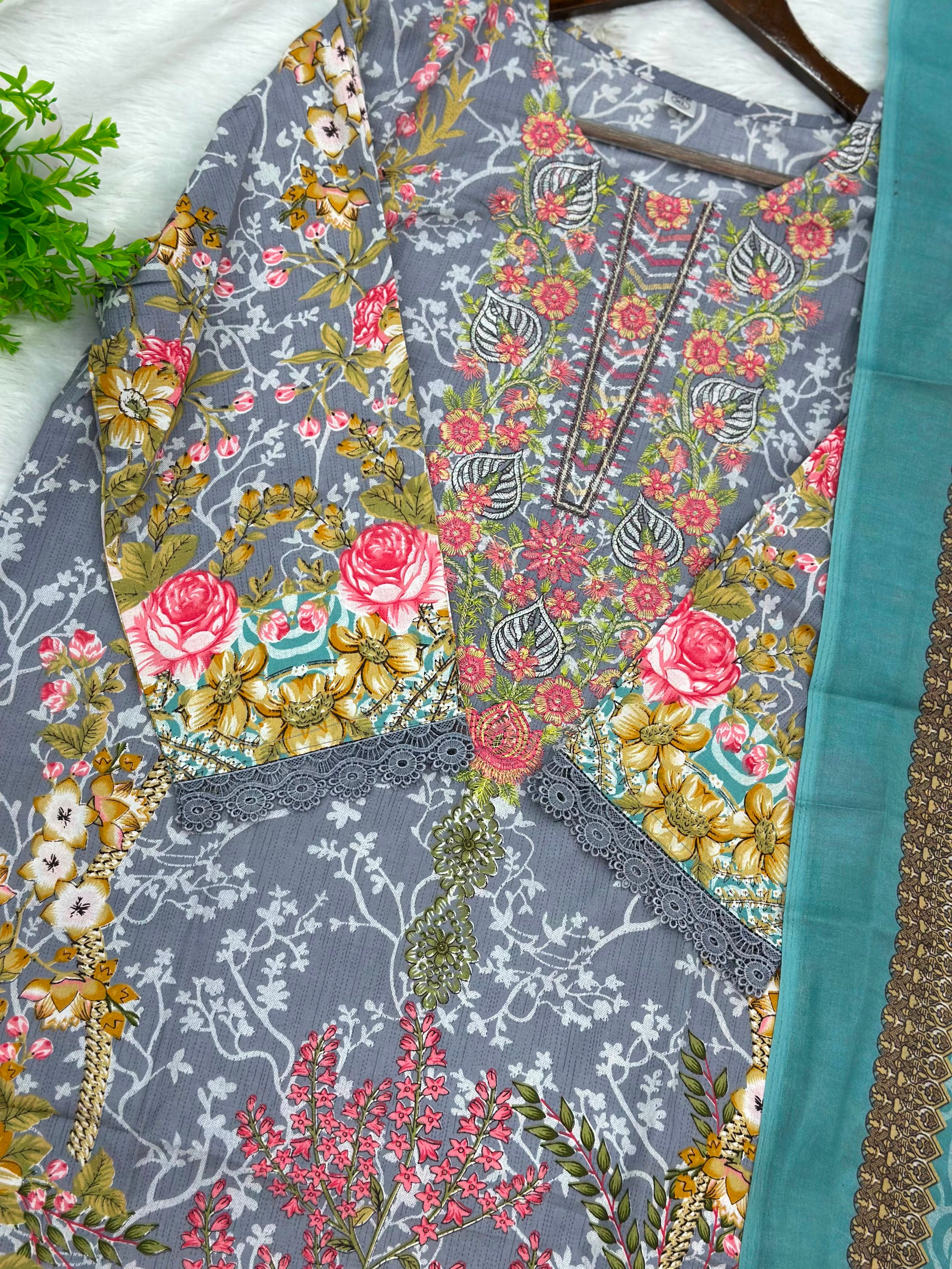 1053 Pakistani Embroidered Suit