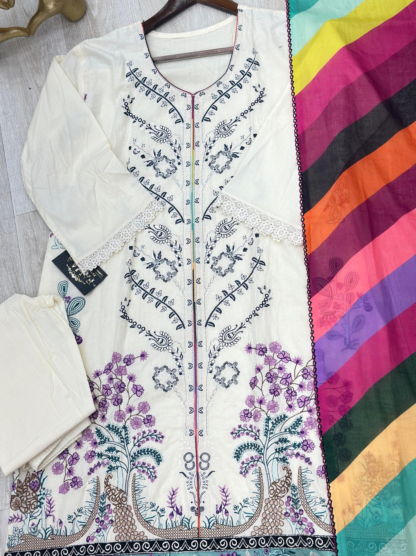 625 Premium Pakistani Lawn Suit - White