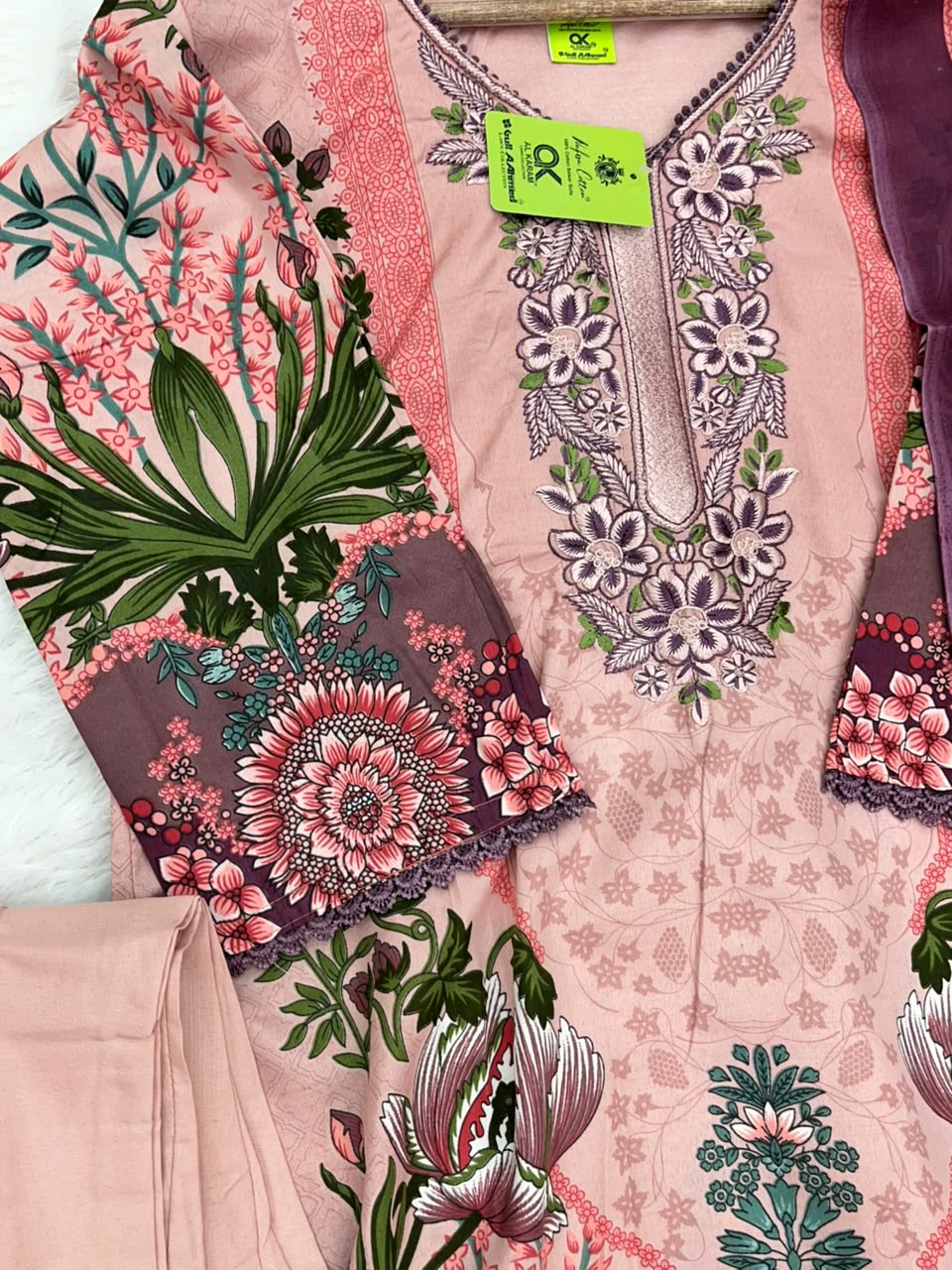 1255 Pakistani Embroidered Suit
