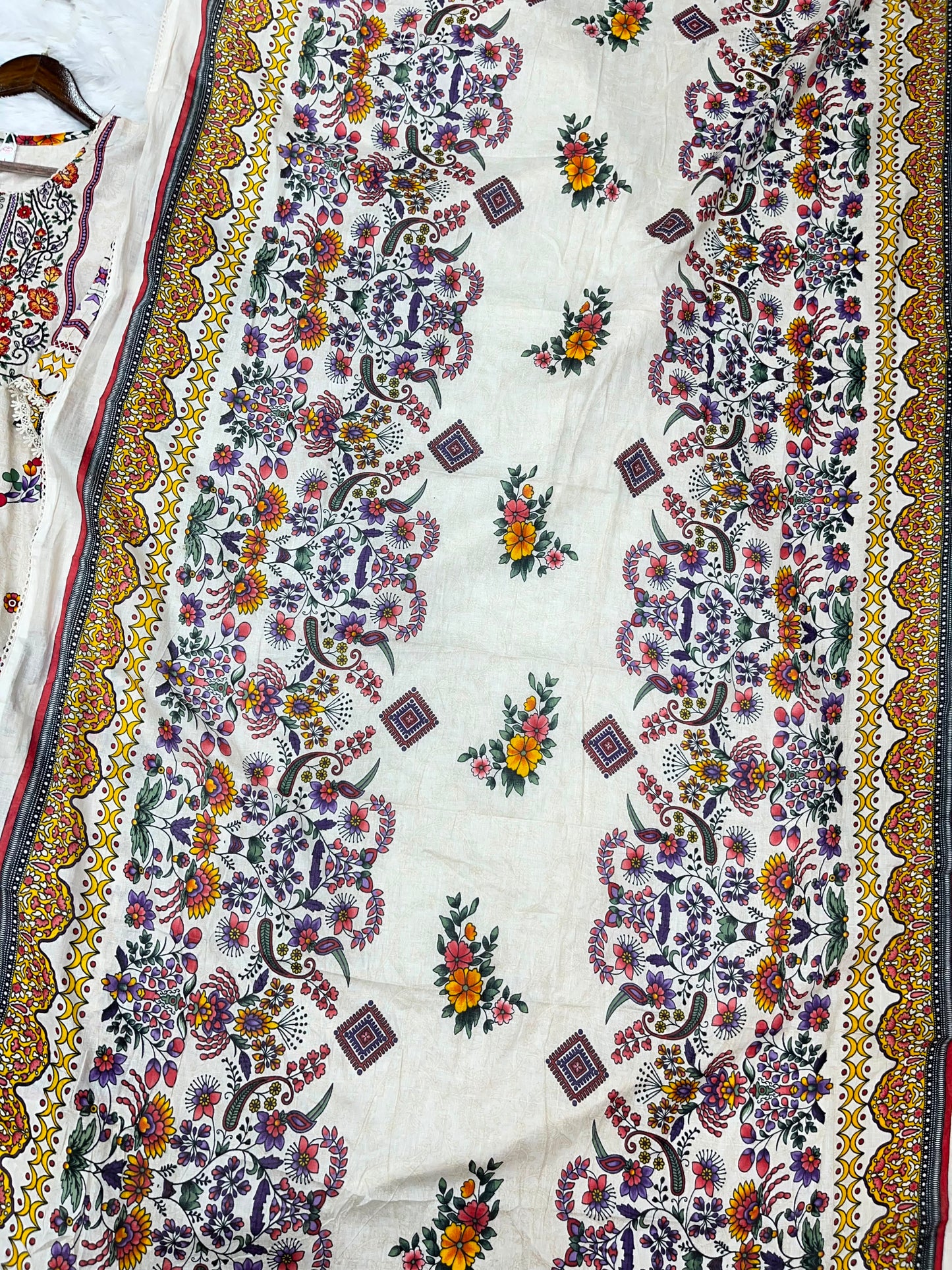 1220 Pakistani Embroidered Suit