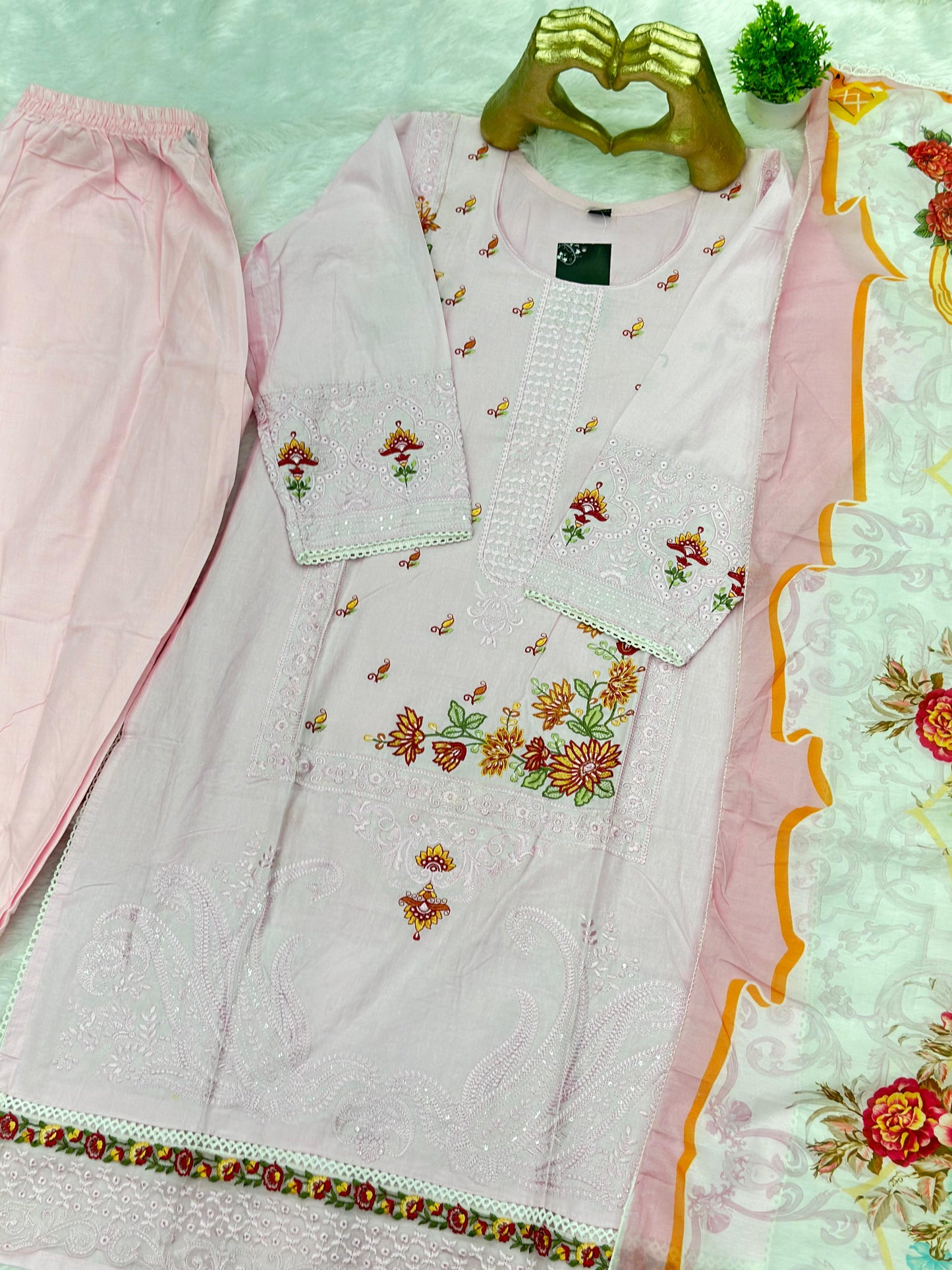 681 Pakistani Lawn Suit