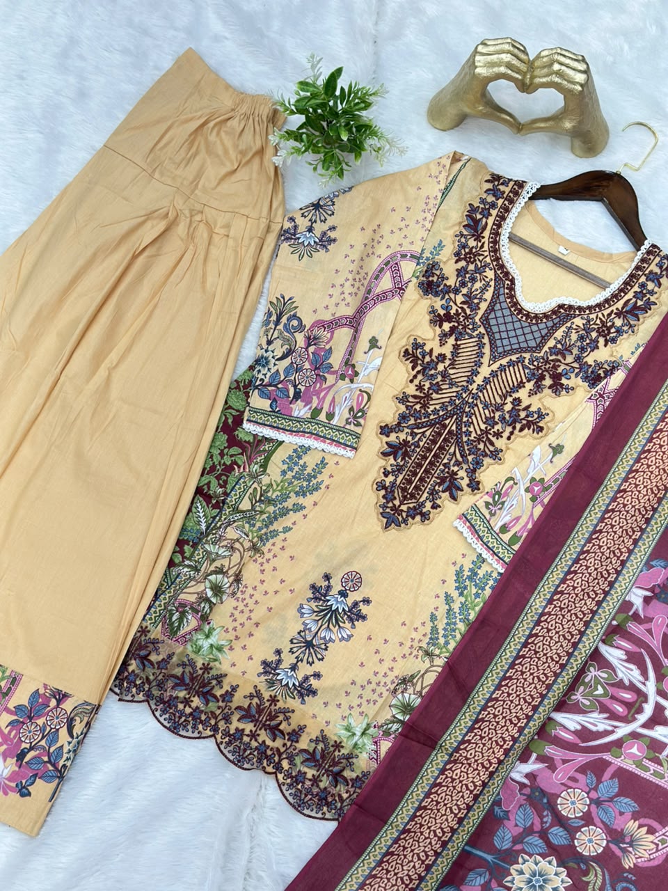 724 Pakistani Heavy Lawn Suit