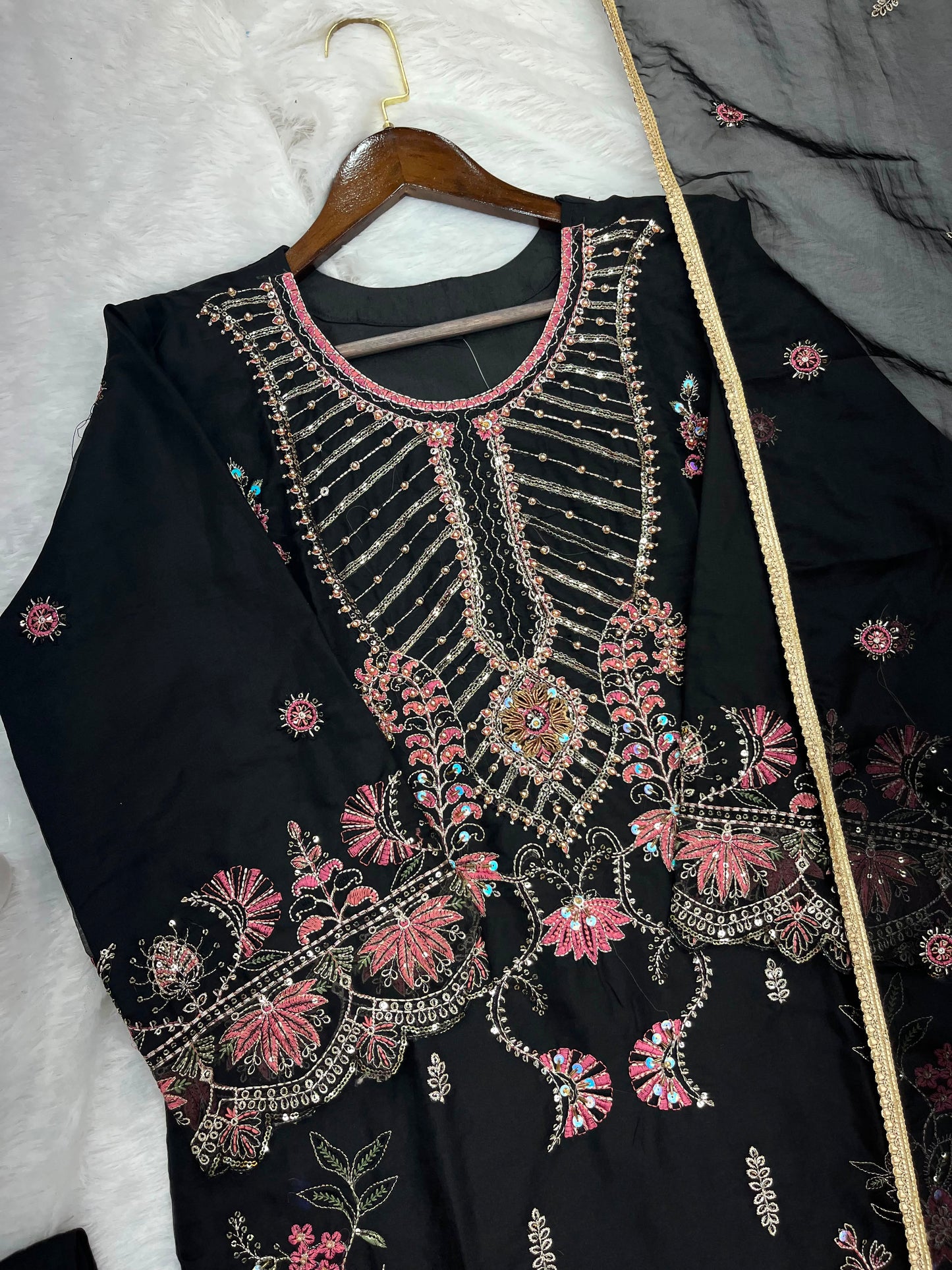 1146 Premium Pakistani Partywear - Black