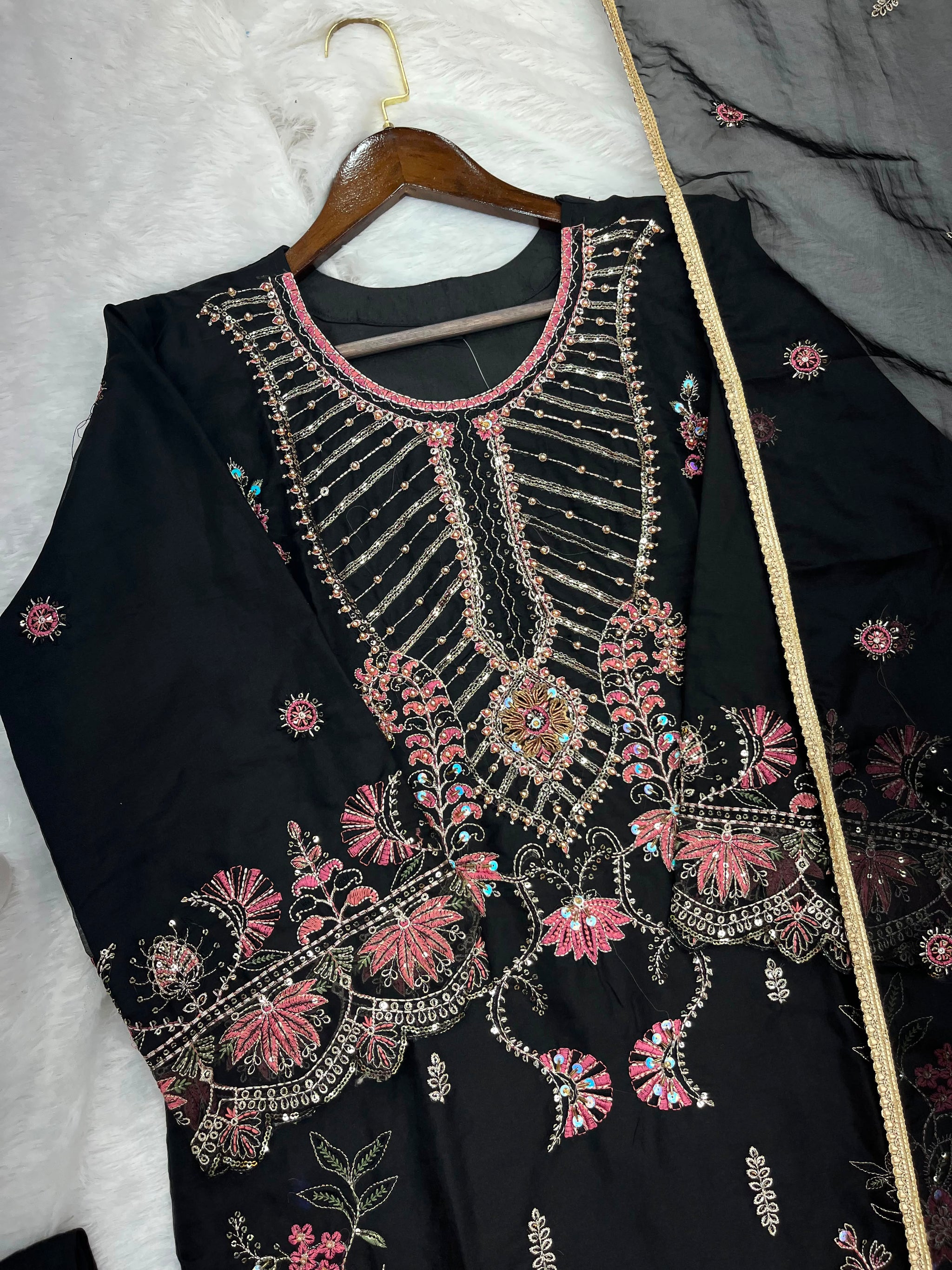 1146 Premium Pakistani Partywear - Black