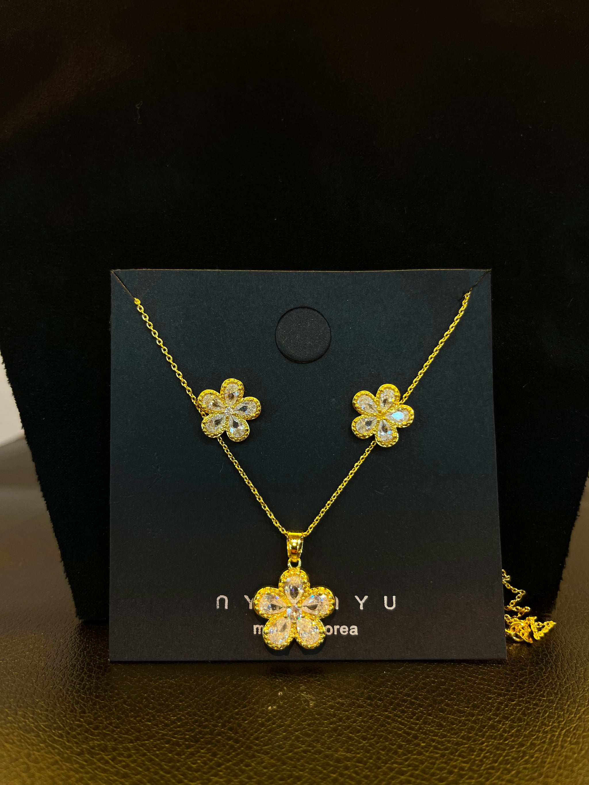 1166 Modest Necklace Pendant Set