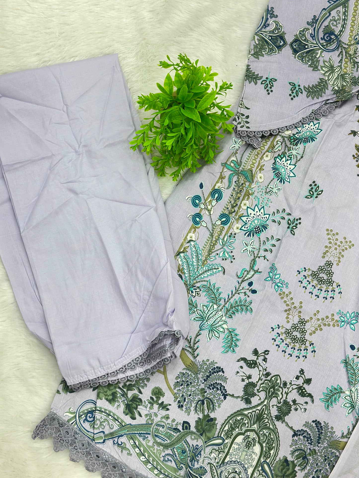 1060 Pakistani Embroidered Suit