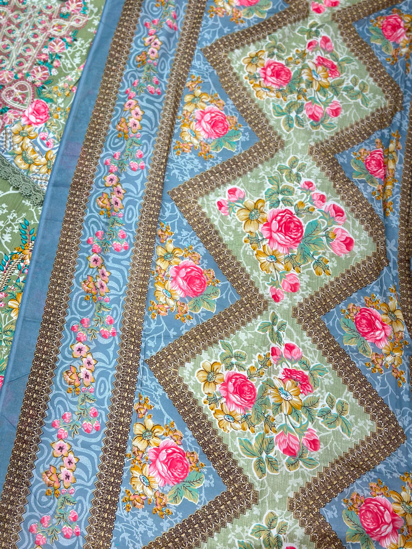 1052 Pakistani Embroidered Suit
