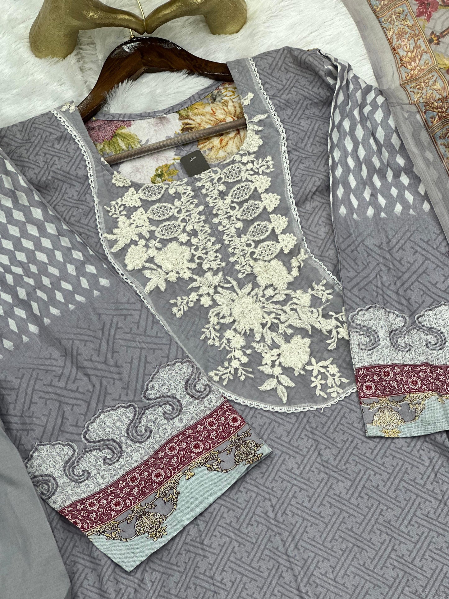 680 Pakistani Lawn Suit - Grey