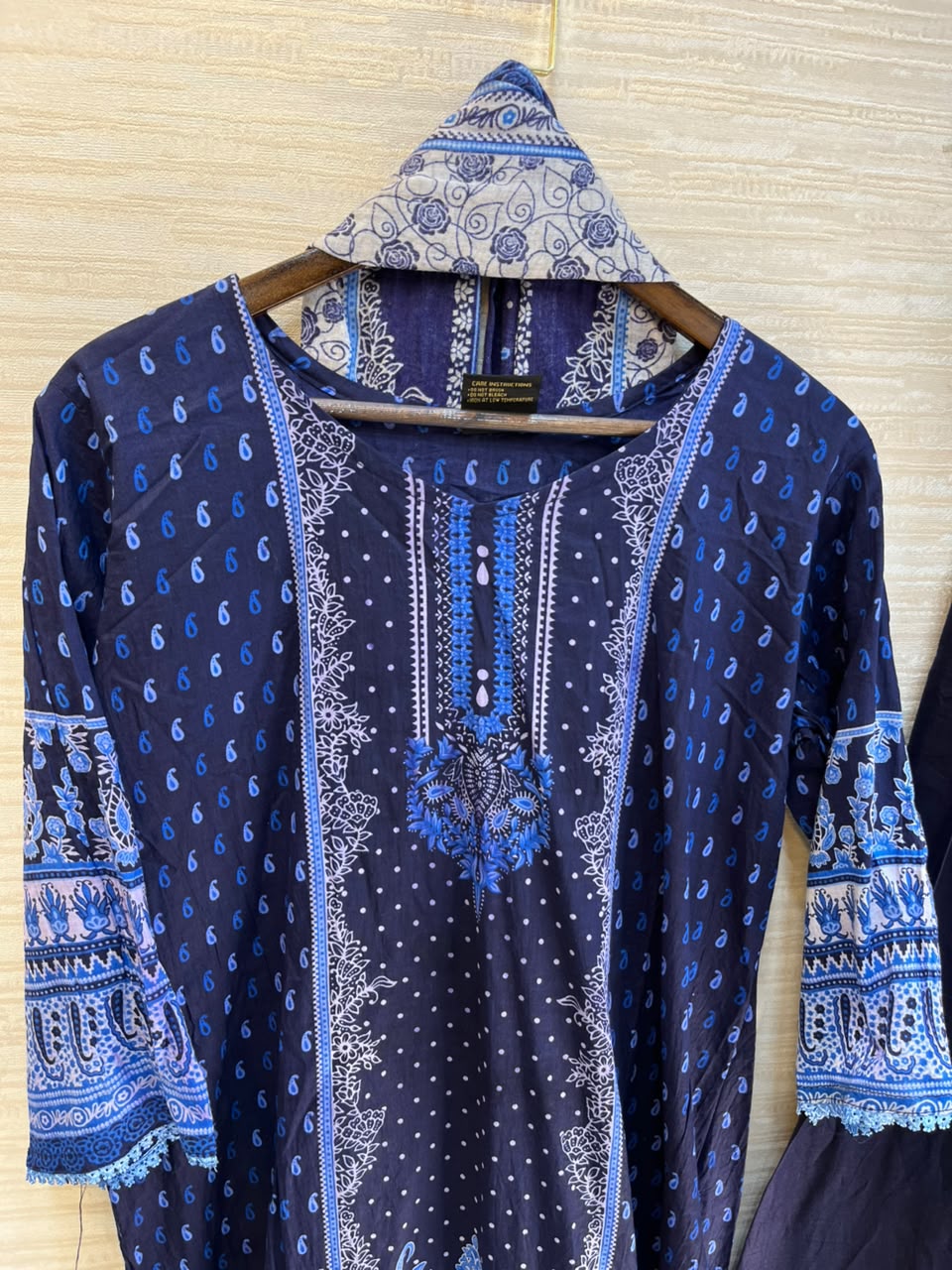 1081 Pakistani Printed Suit