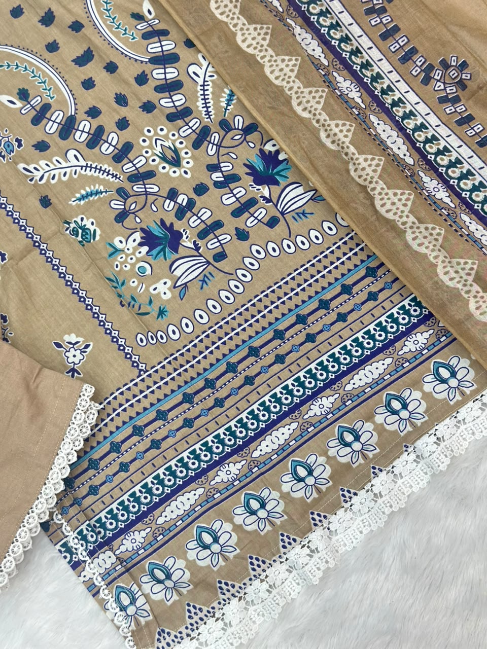 931 Pakistani Embroidered Suit