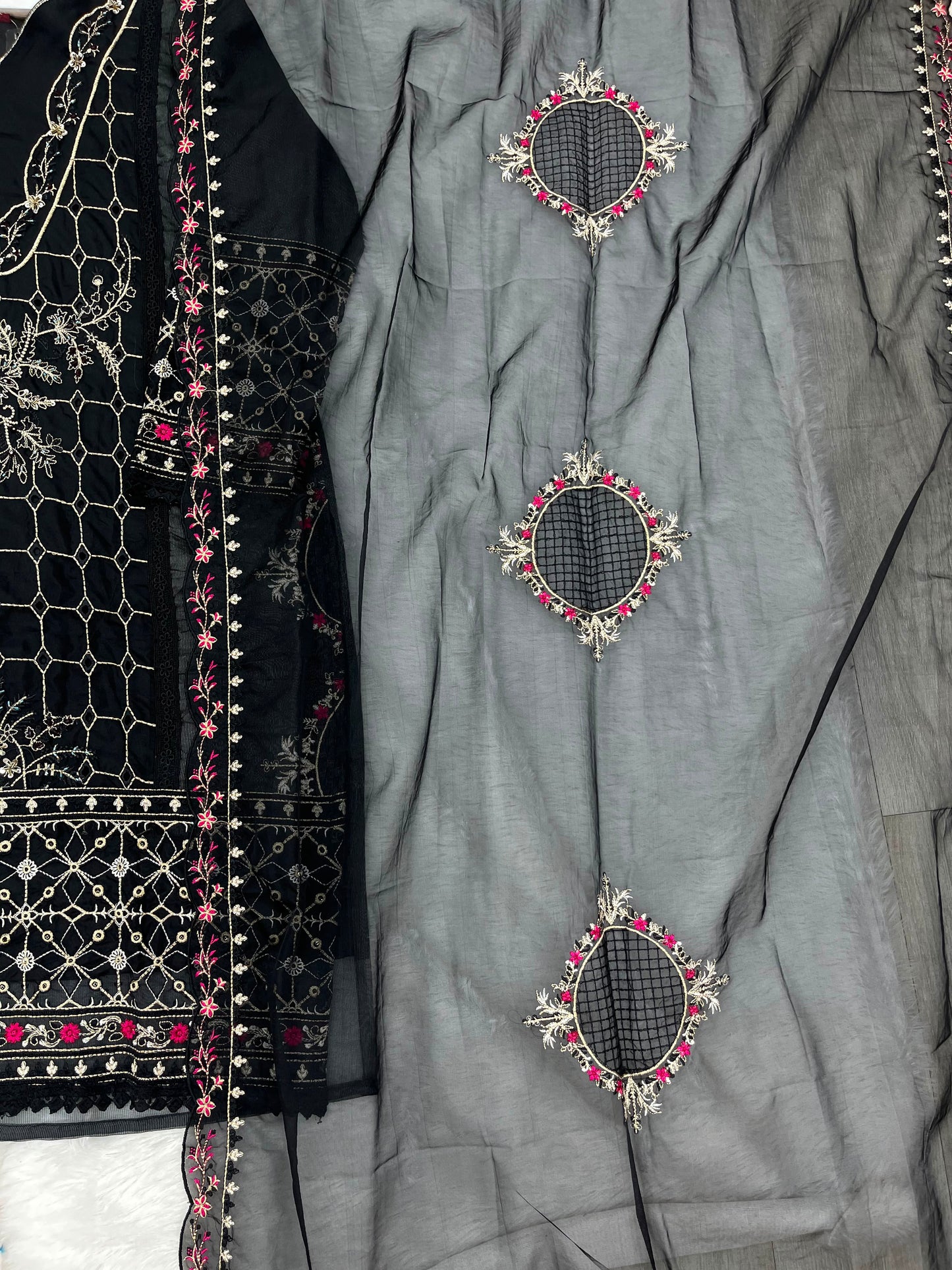 1156 Premium Pakistani Partywear - Black