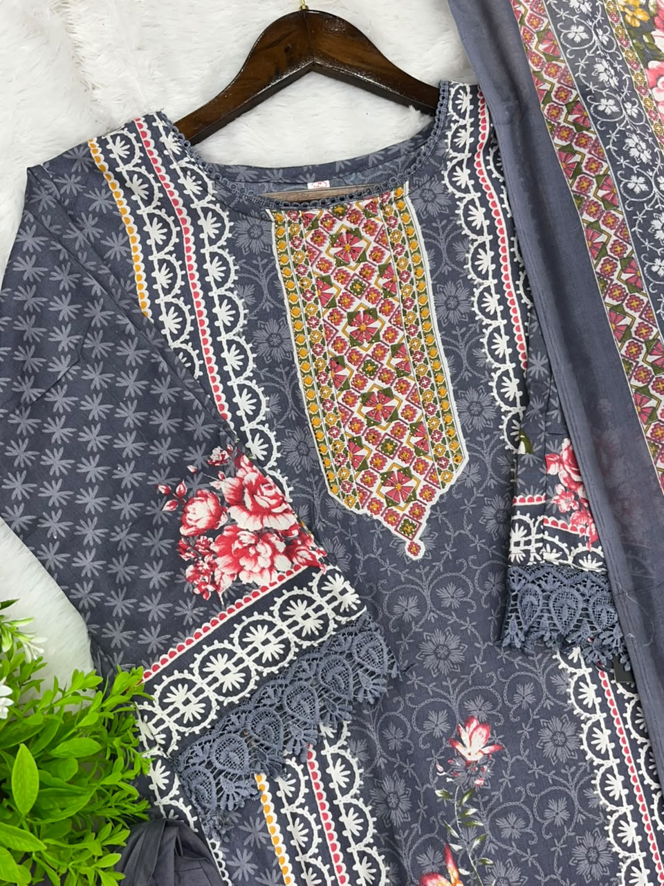 1266 Pakistani Printed Suit