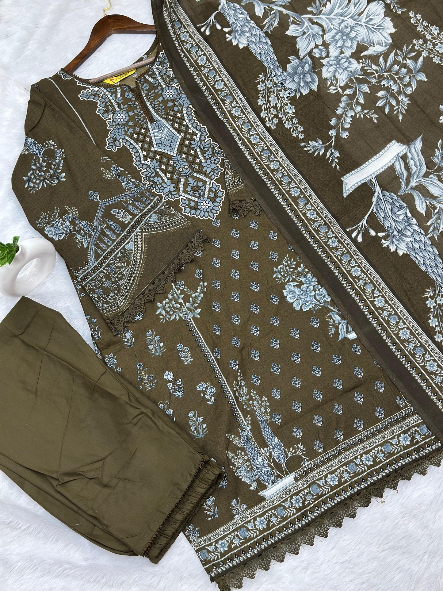 955 Pakistani Printed Suit