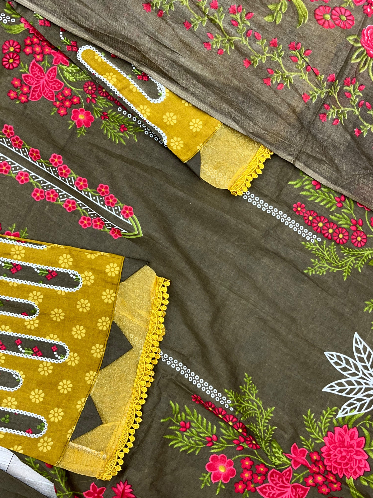 1507 Pakistani Embroidered Suit