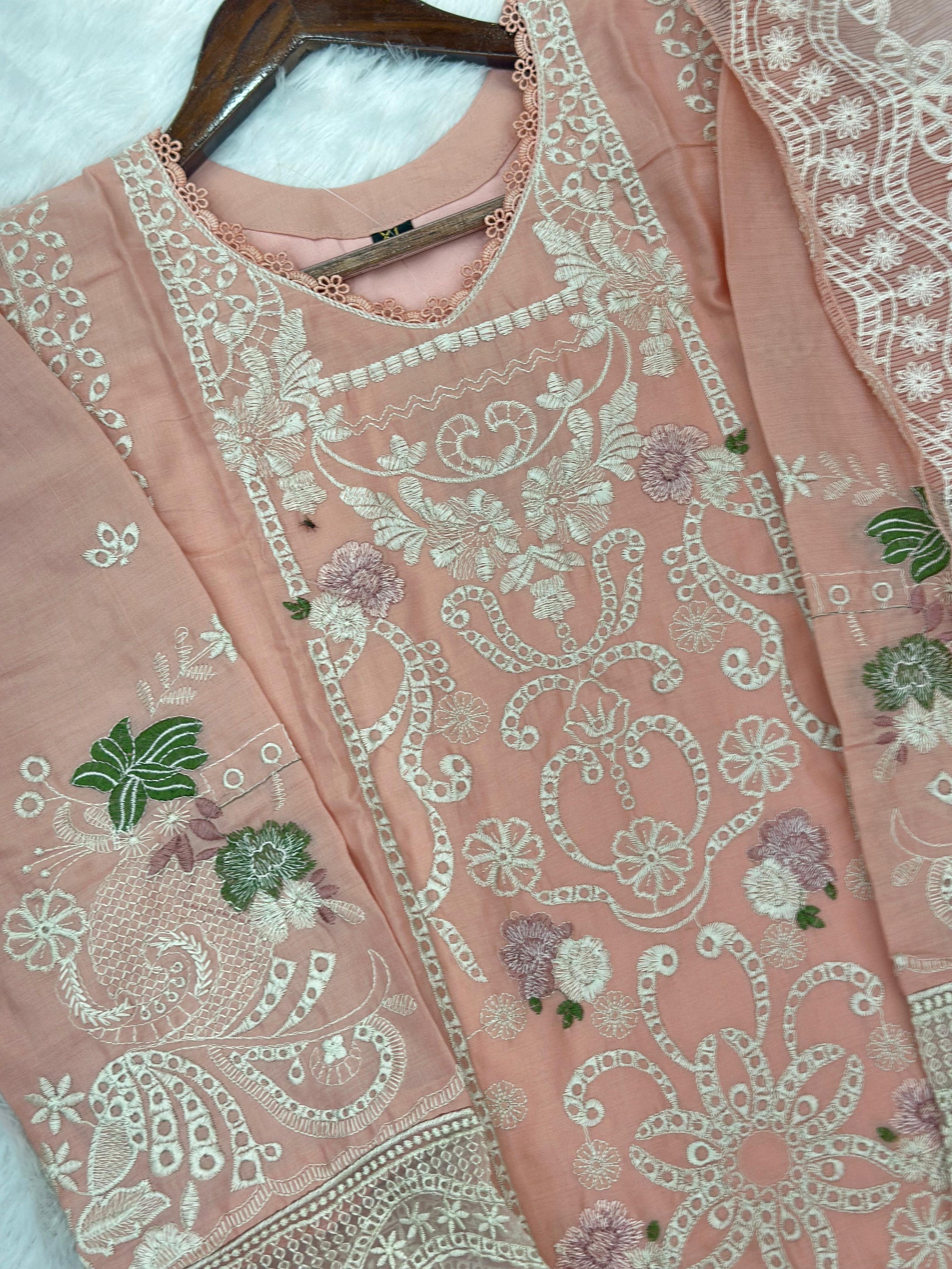 823 Pakistani Lawn Cotton Suit