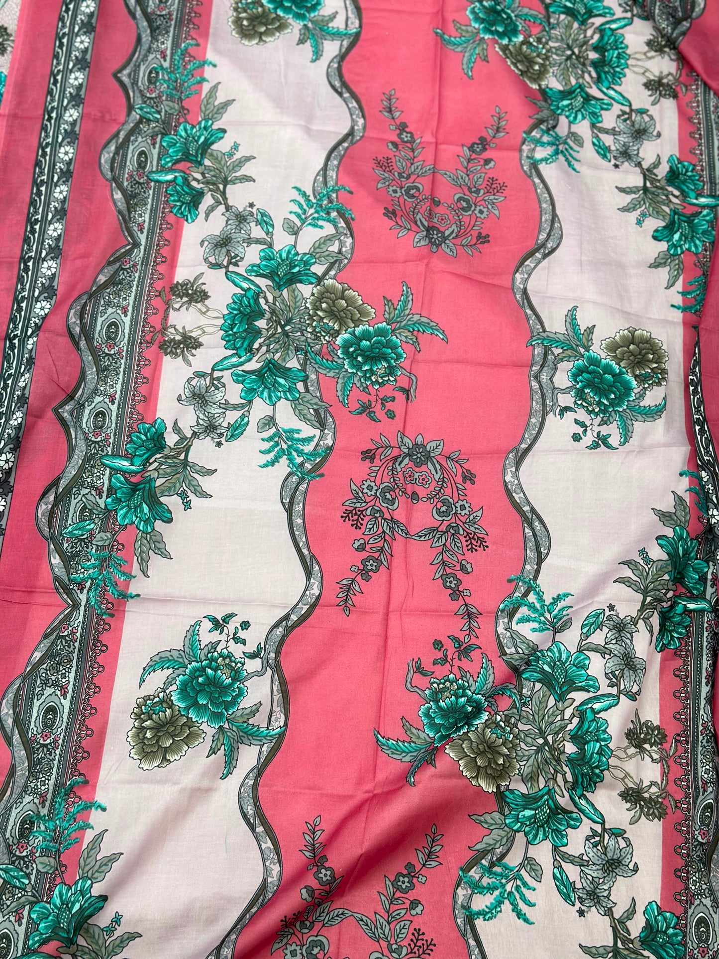 1049 Pakistani Embroidered Suit