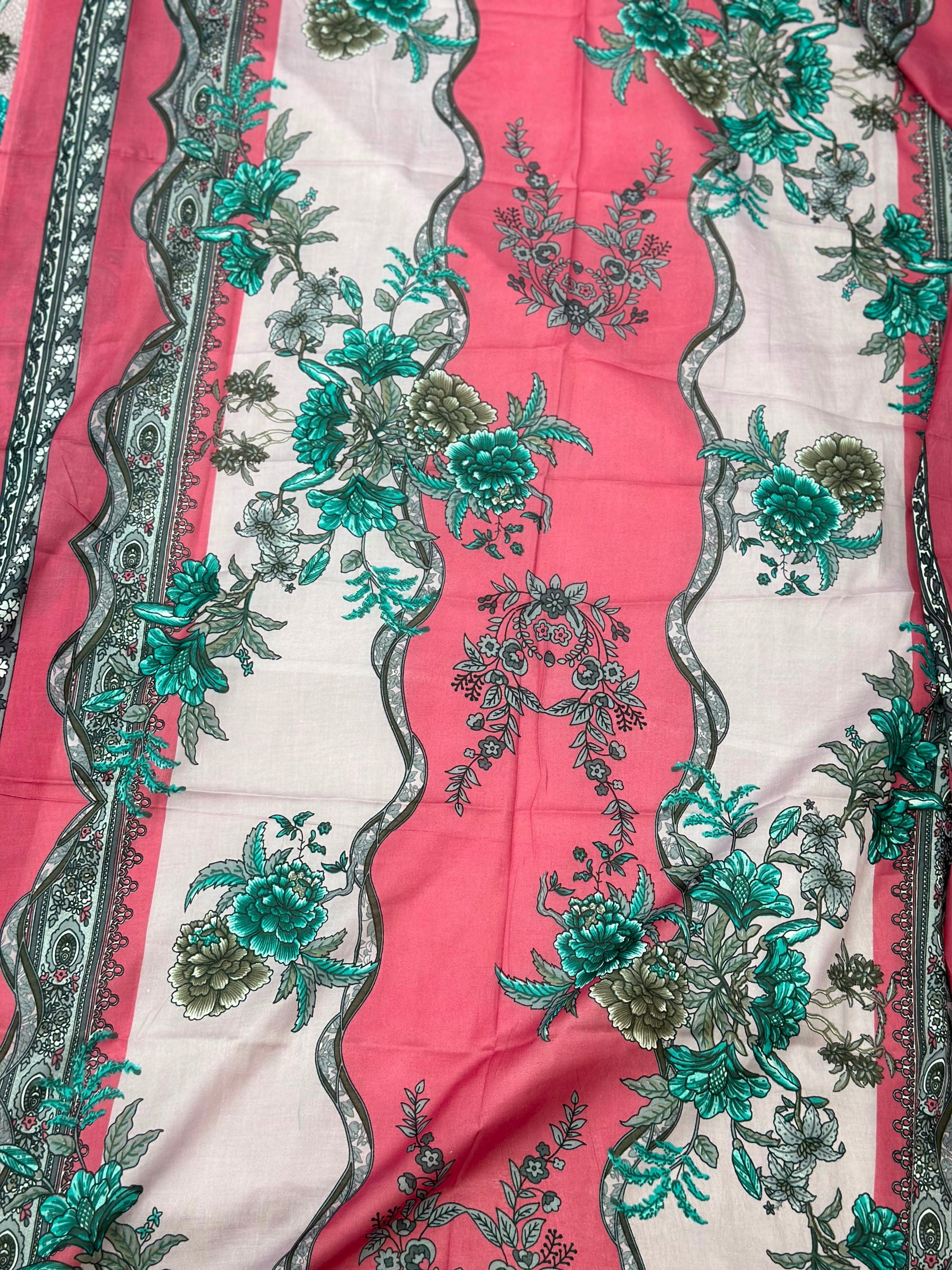 1049 Pakistani Embroidered Suit