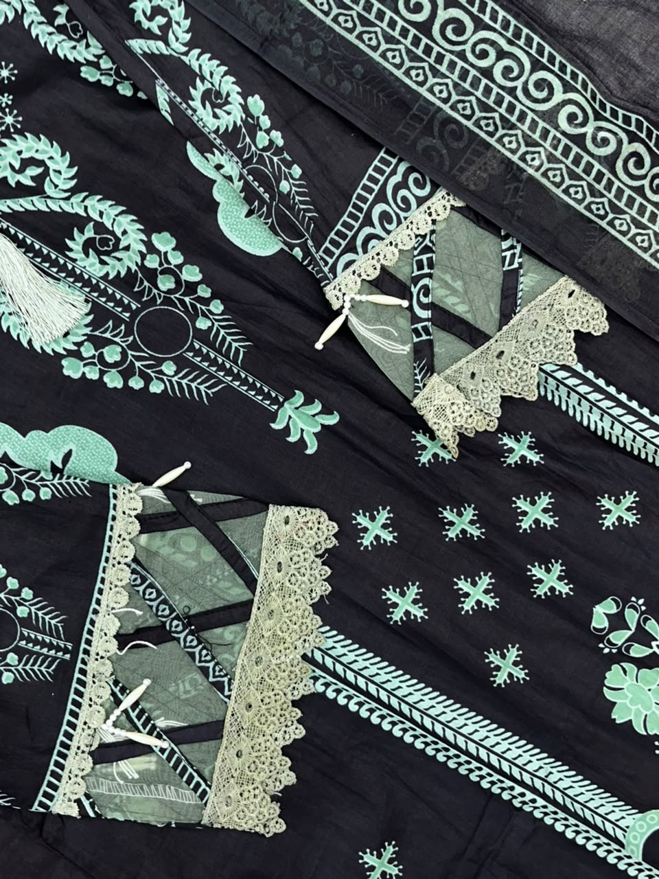1501 Pakistani Embroidered Suit