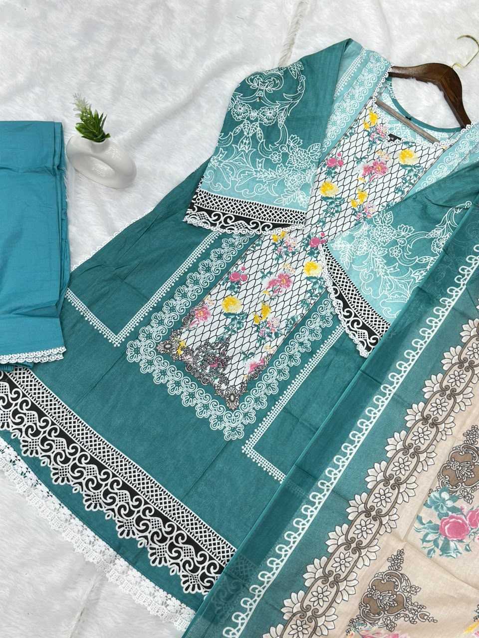 938 Pakistani Embroidered Suit