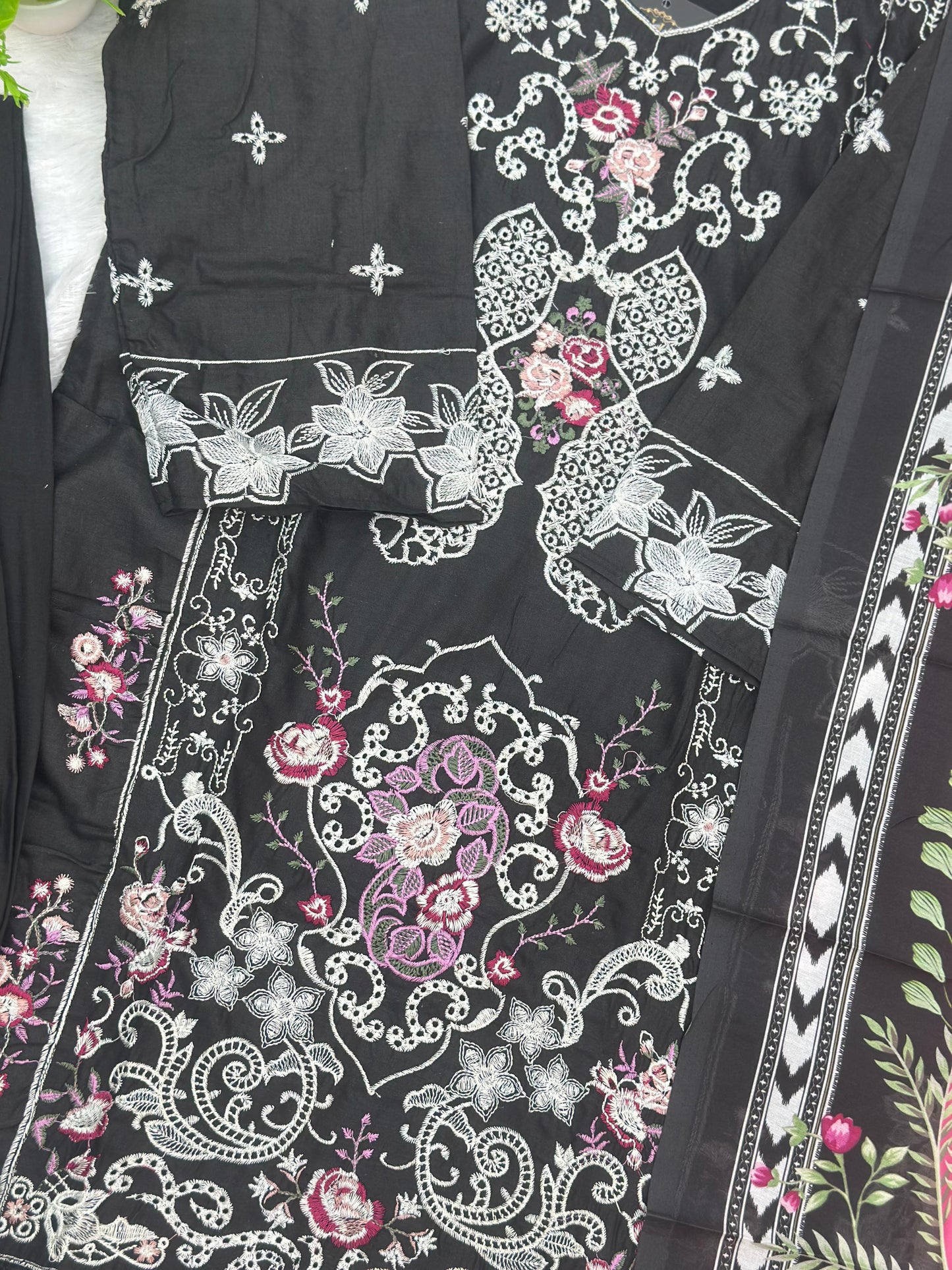 829 Pakistani Lawn Cotton Suit