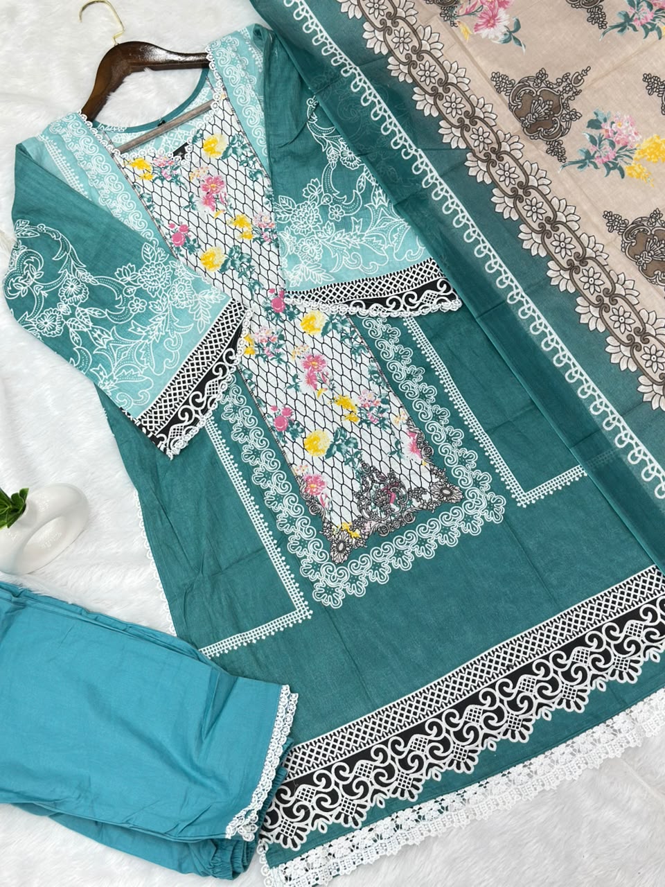938 Pakistani Embroidered Suit