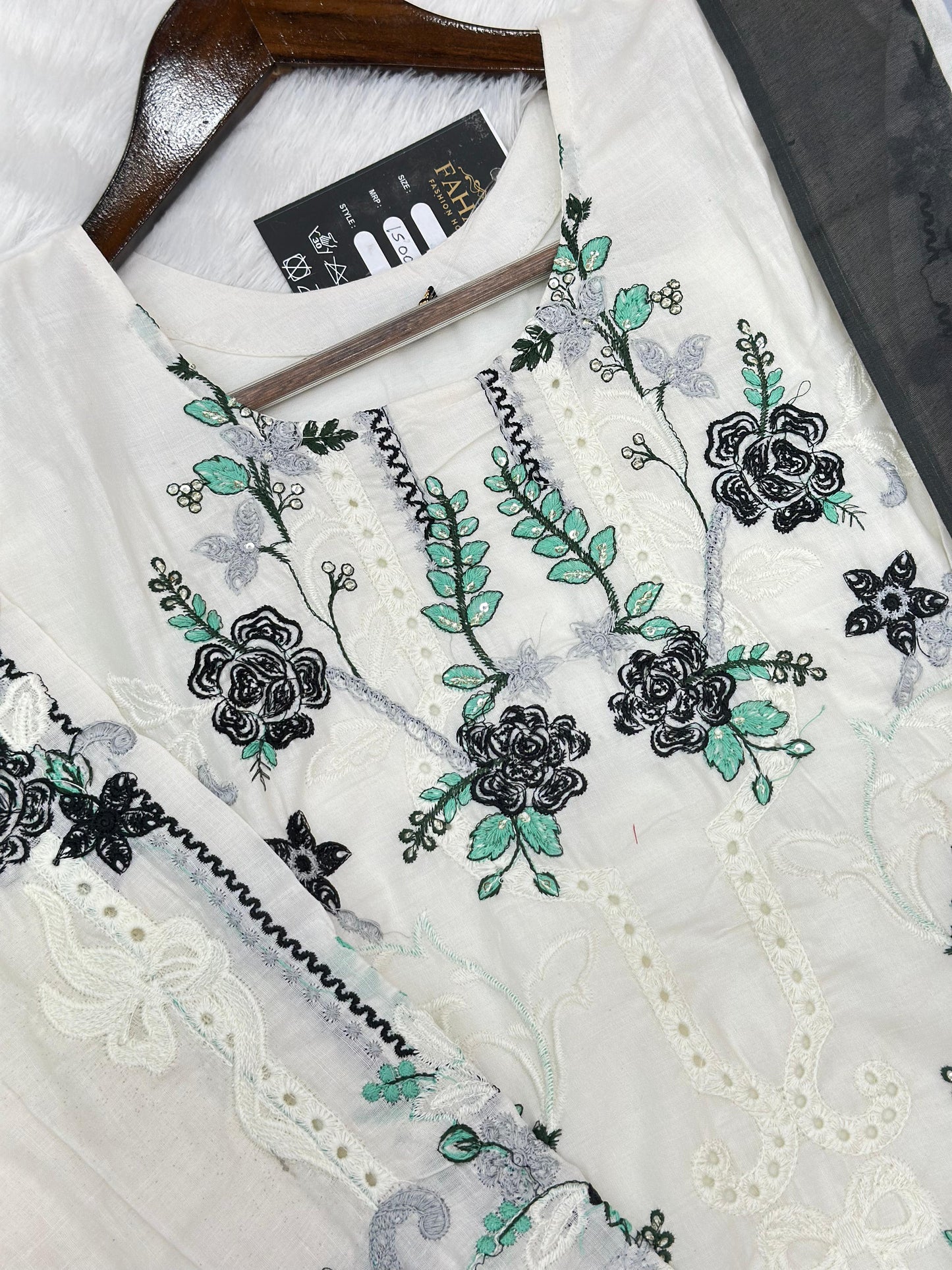 832 Pakistani Lawn Cotton Suit
