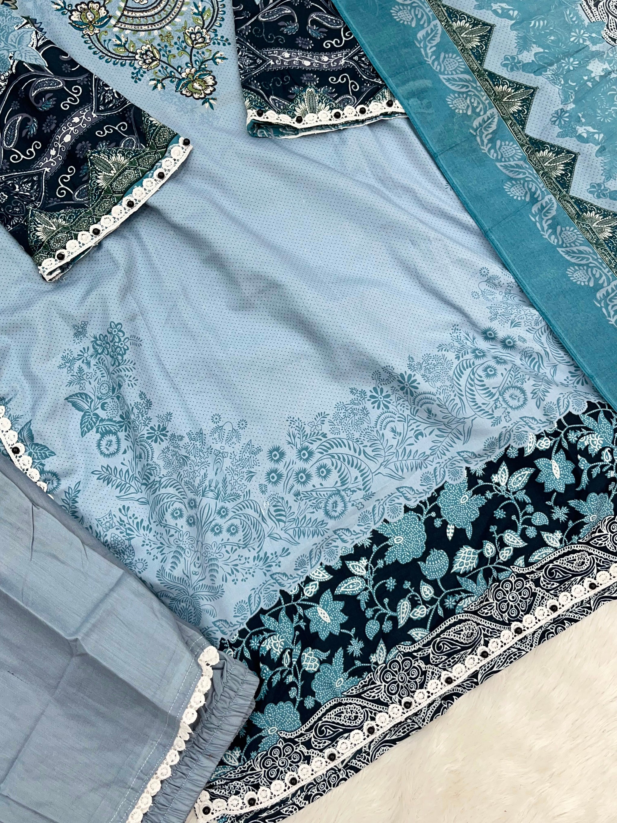 1307 Pakistani Embroidered Suit - Vandana Aarzu