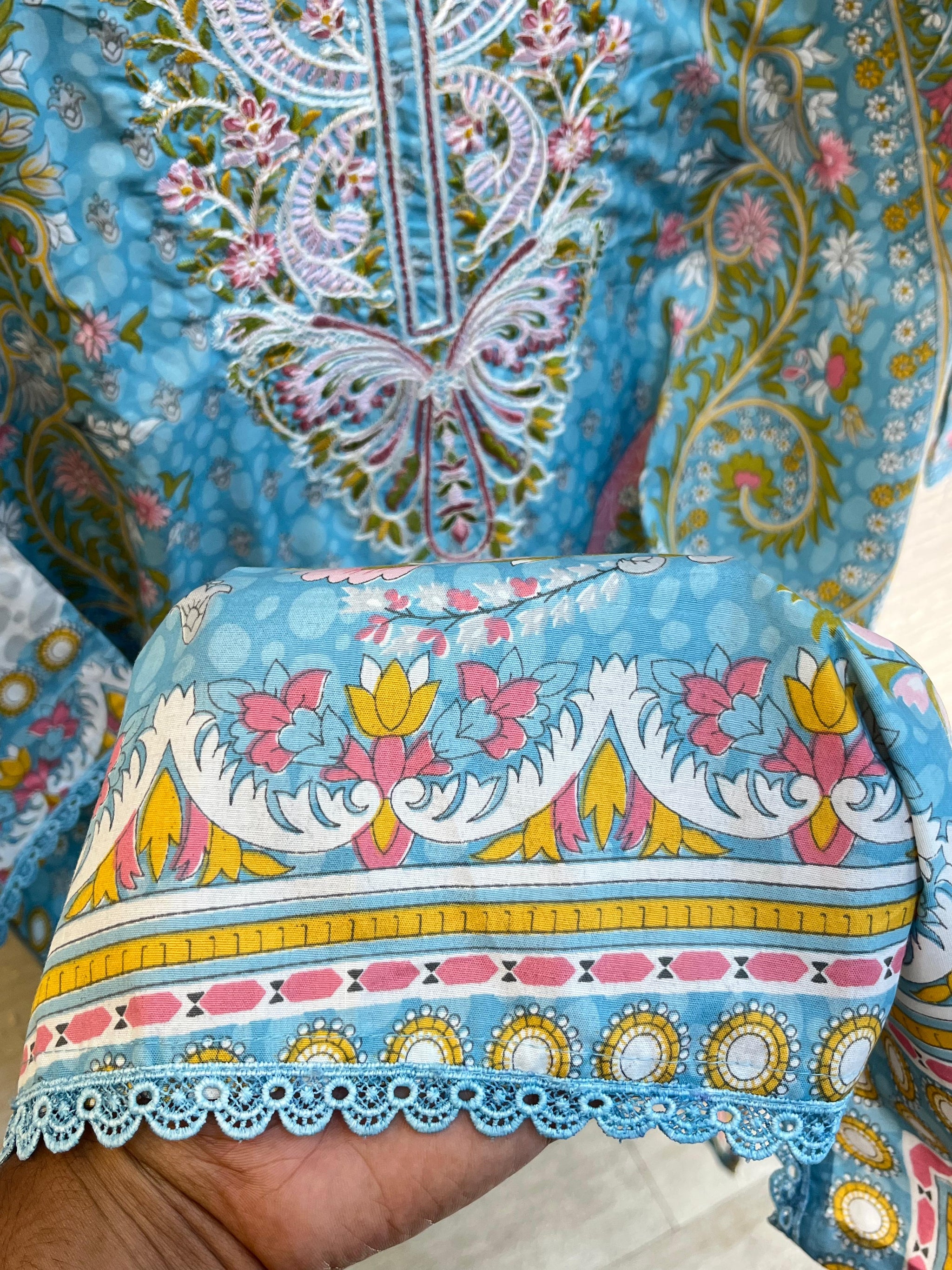 1352 Pakistani Embroidered Suit