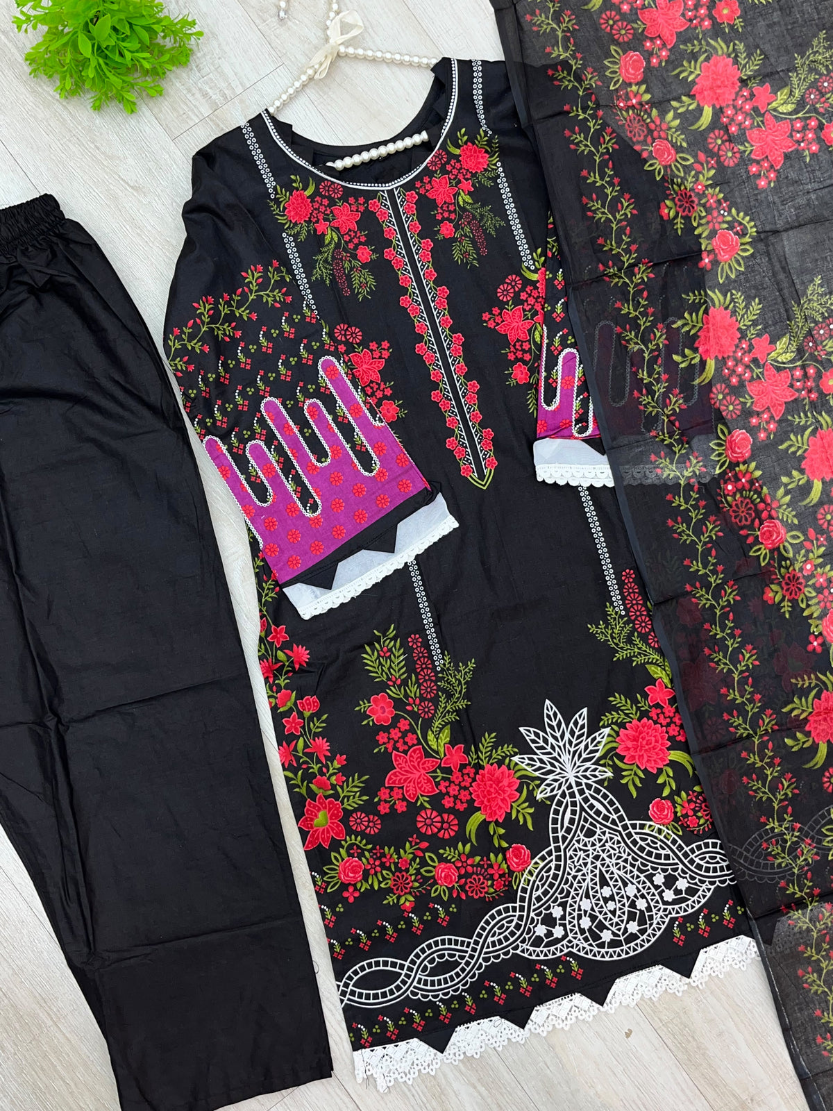 1511 Pakistani Embroidered Suit