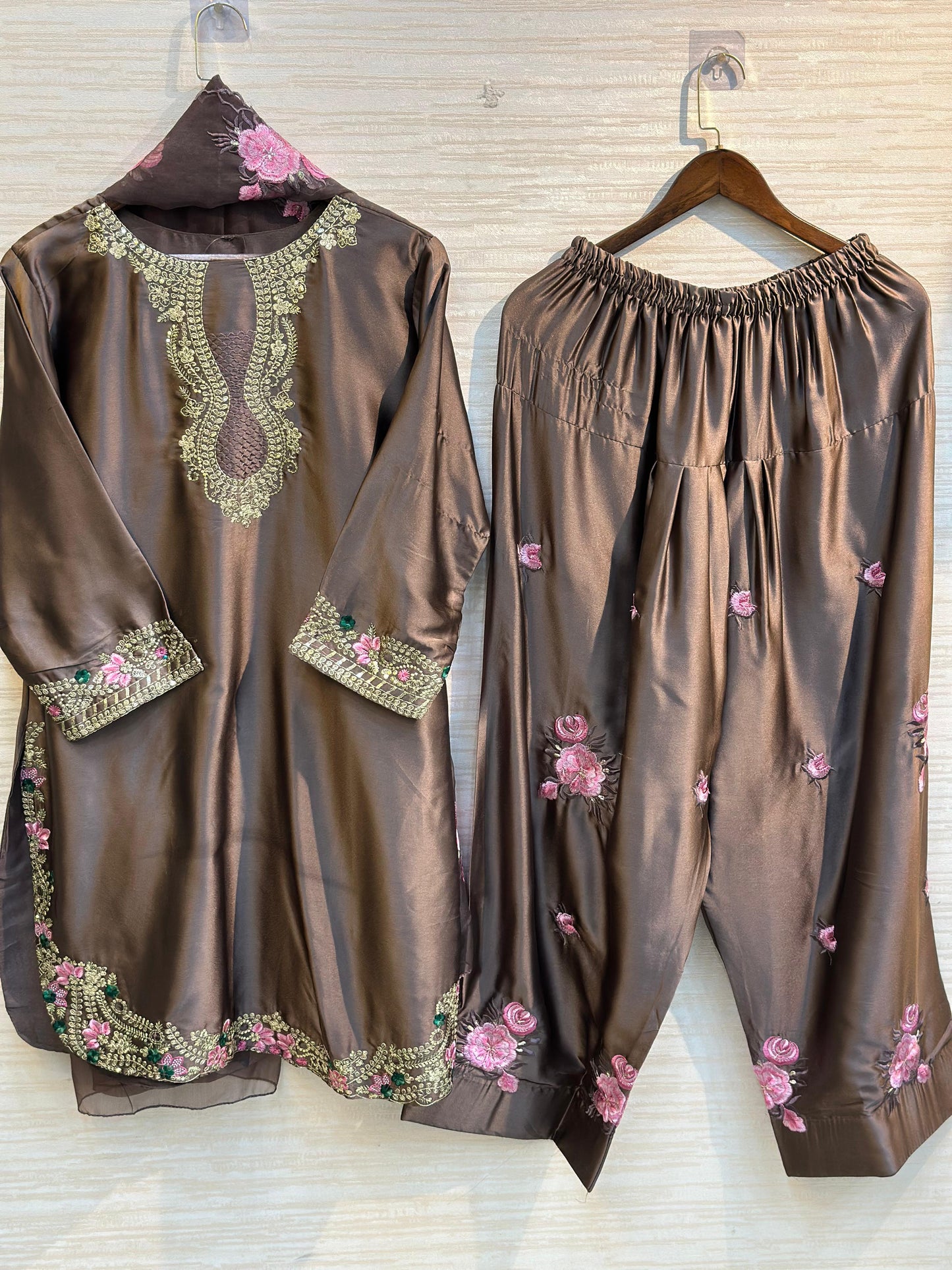 547 Pakistani Farshi Cordset
