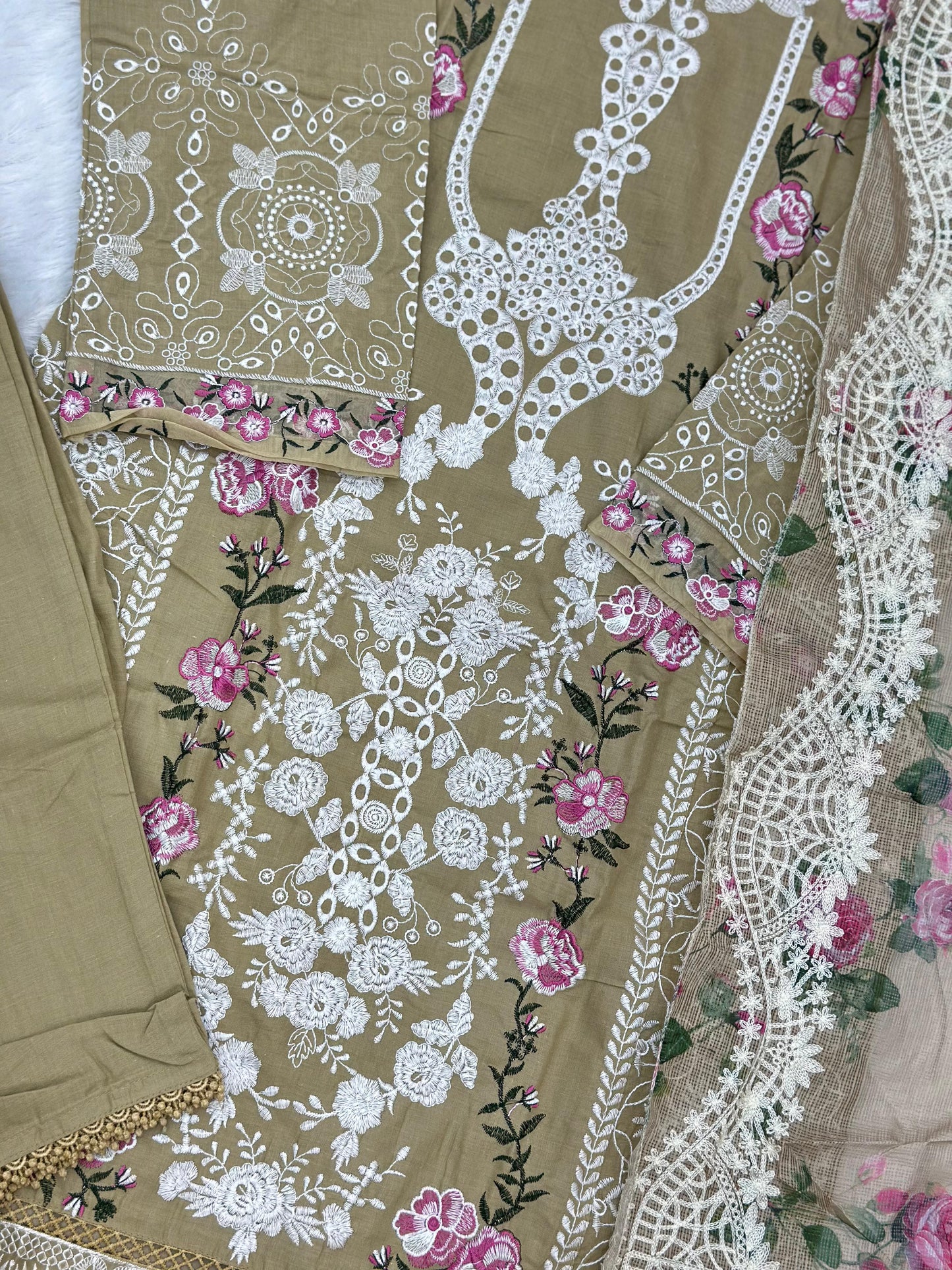 822 Pakistani Lawn Cotton Suit