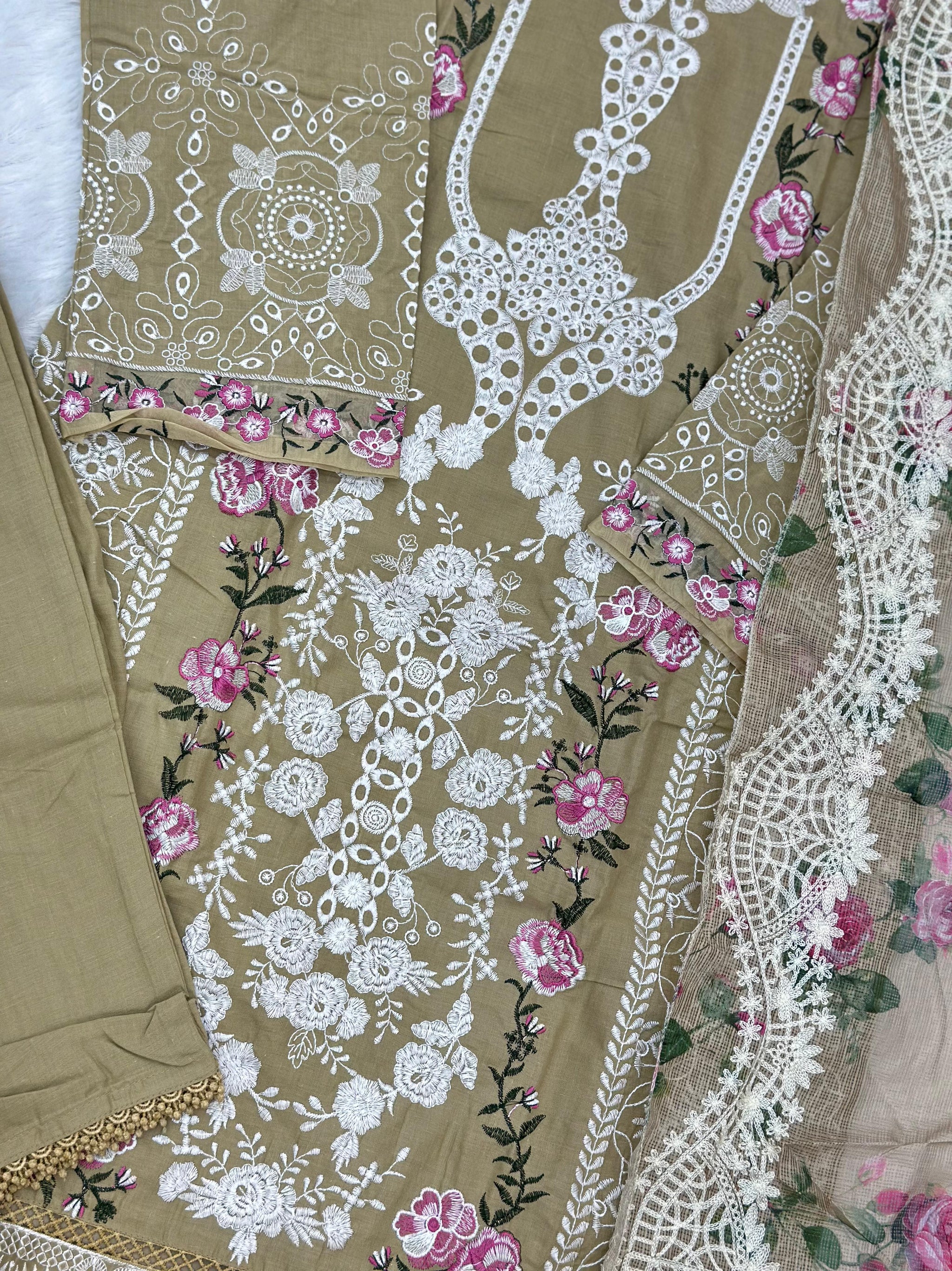 822 Pakistani Lawn Cotton Suit