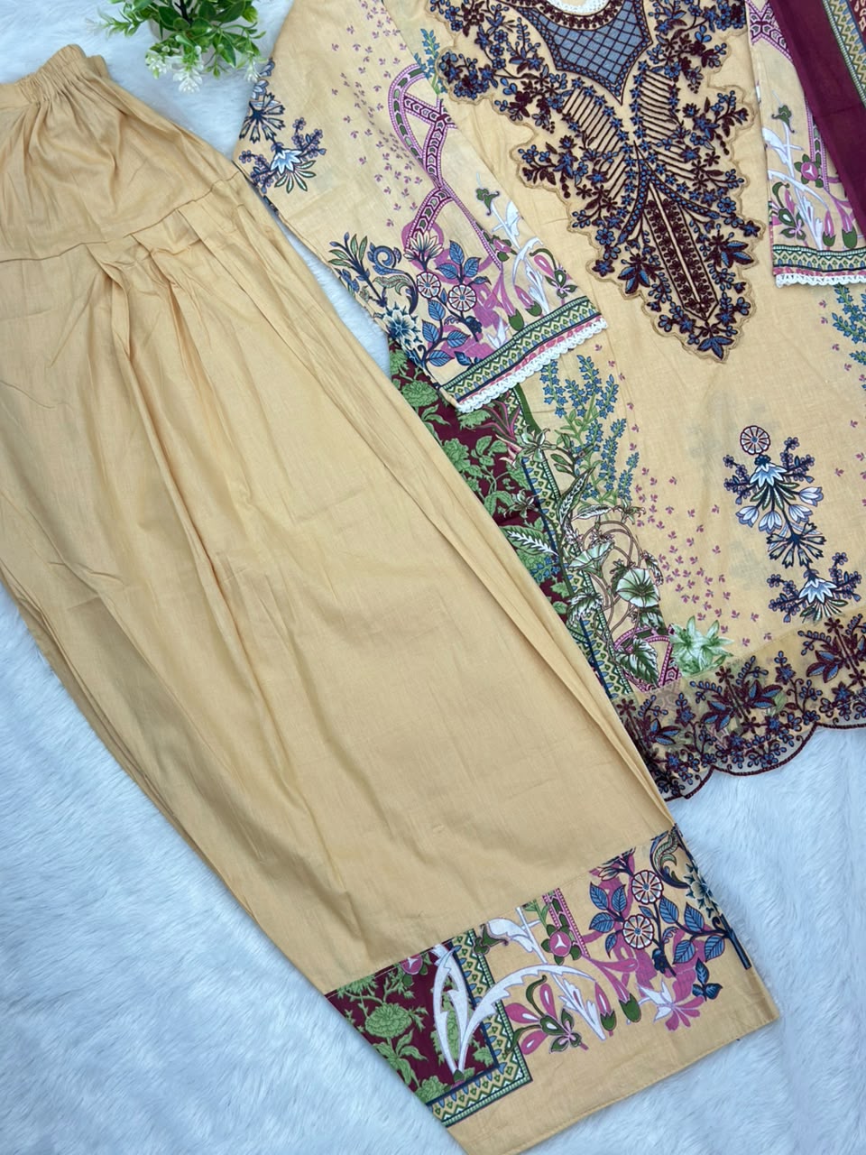 724 Pakistani Heavy Lawn Suit