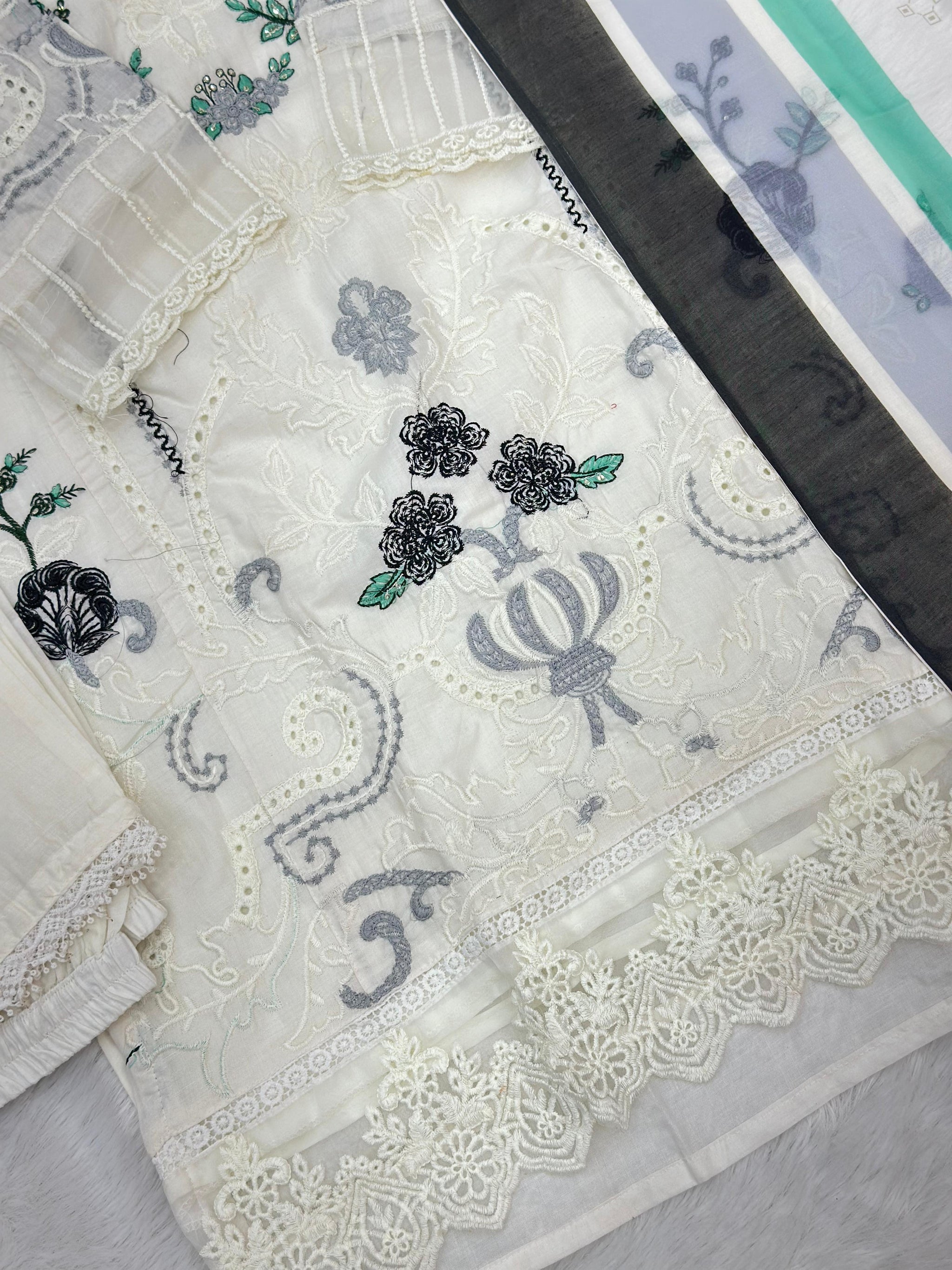 832 Pakistani Lawn Cotton Suit
