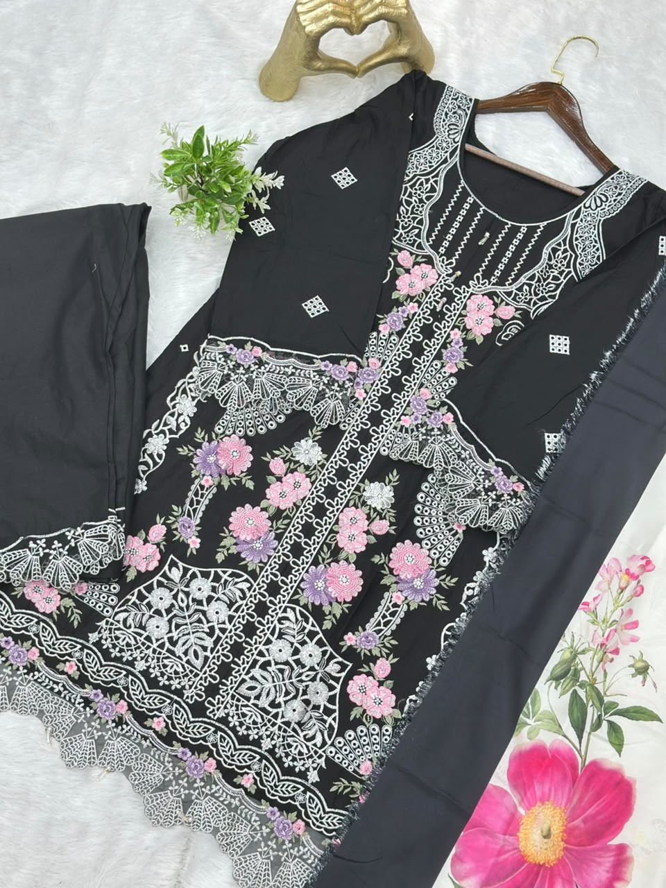 713 Pakistani Heavy Lawn Suit