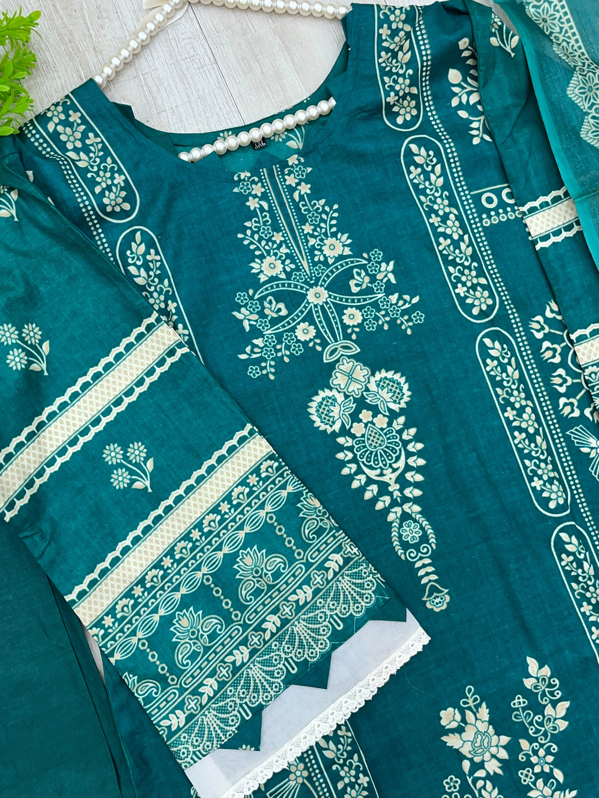 1509 Pakistani Embroidered Suit