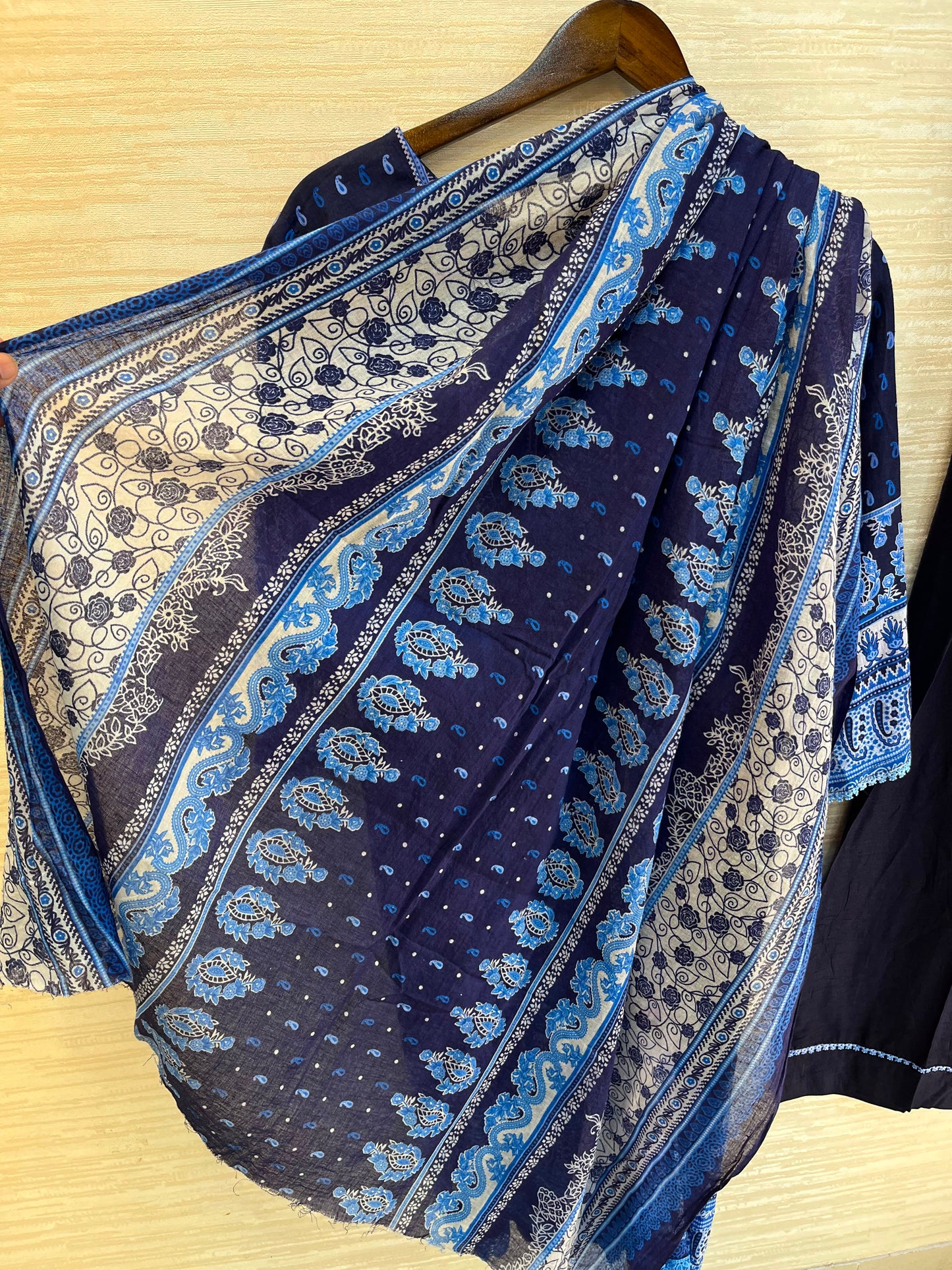 1081 Pakistani Printed Suit