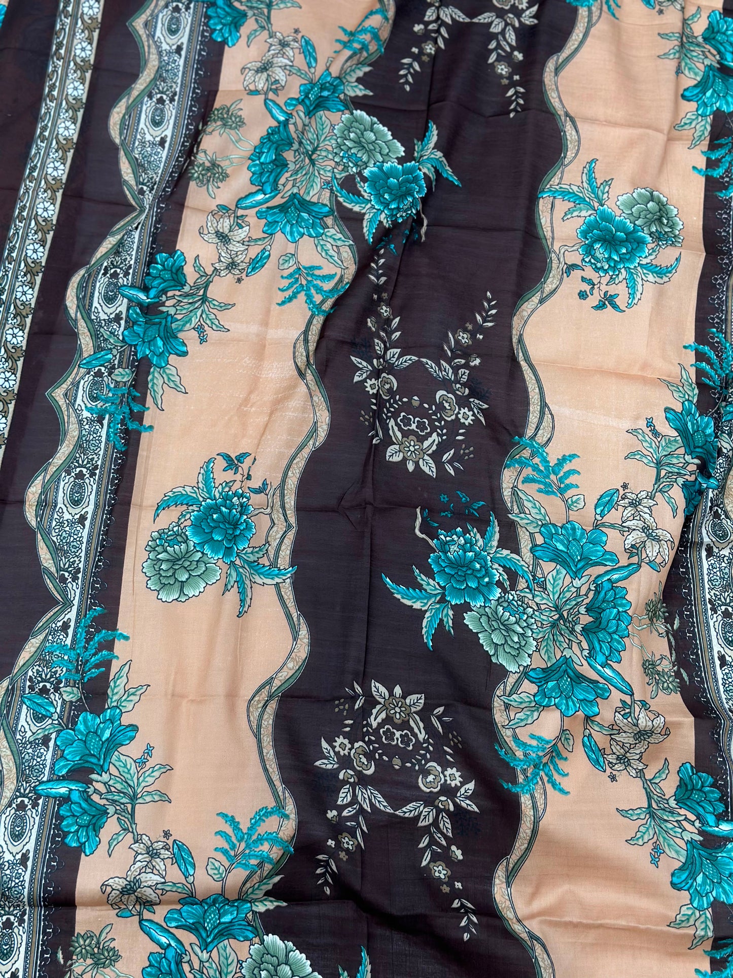 1048 Pakistani Embroidered Suit