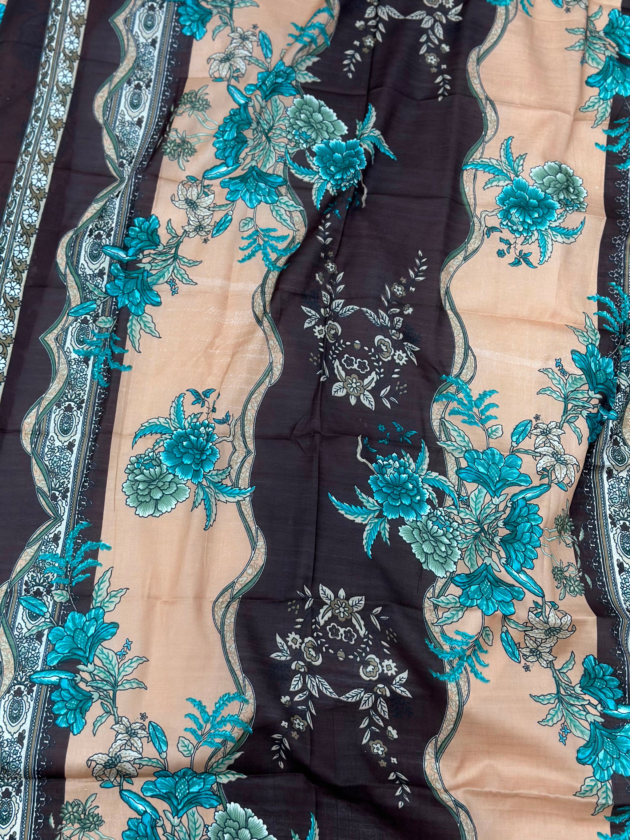1048 Pakistani Embroidered Suit