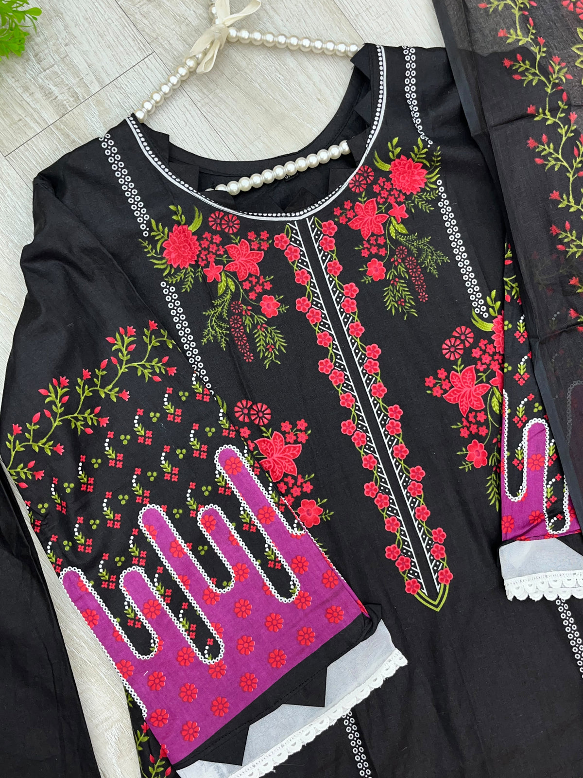 1511 Pakistani Embroidered Suit