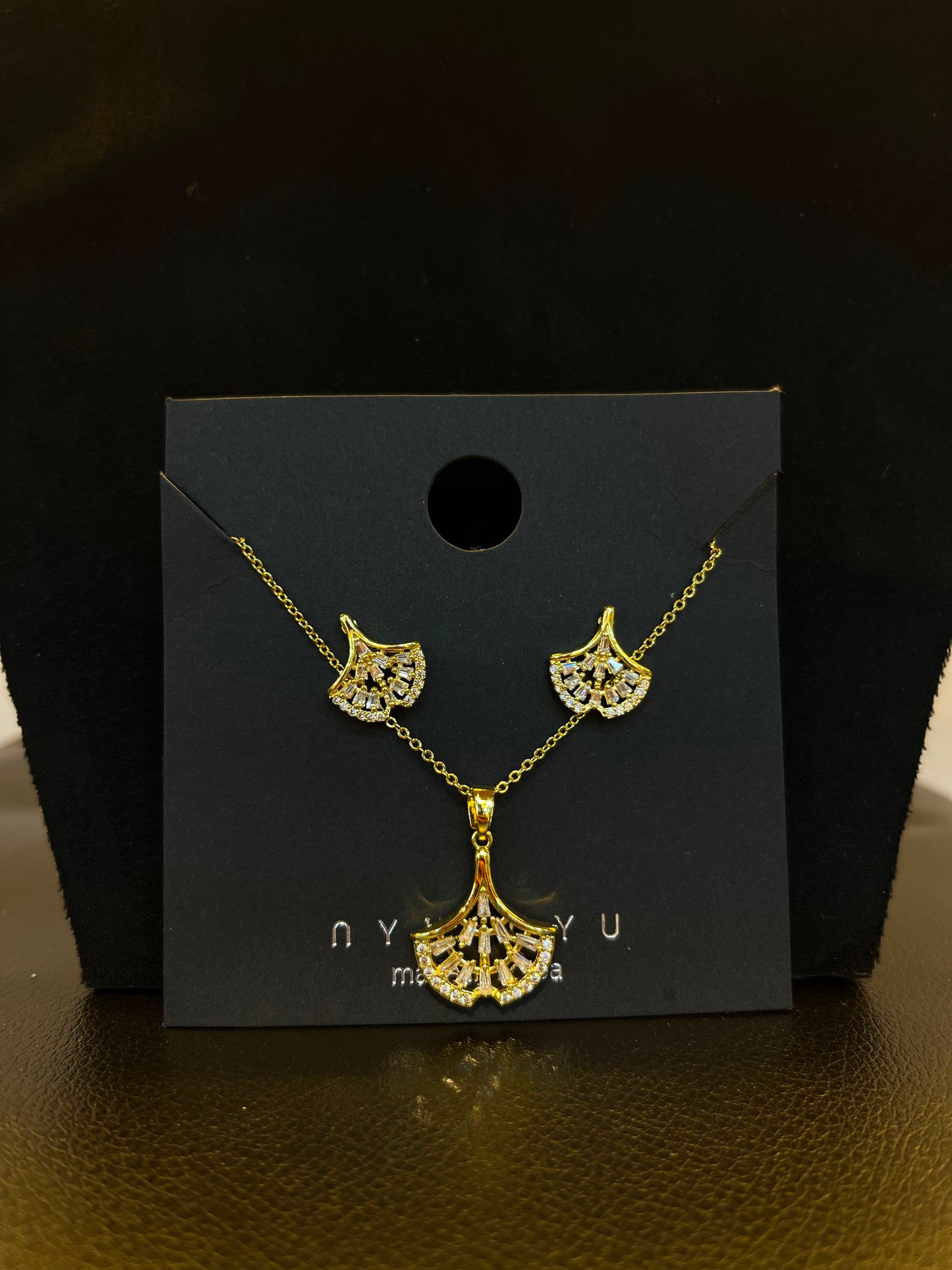 1171 Modest Necklace Pendant Set