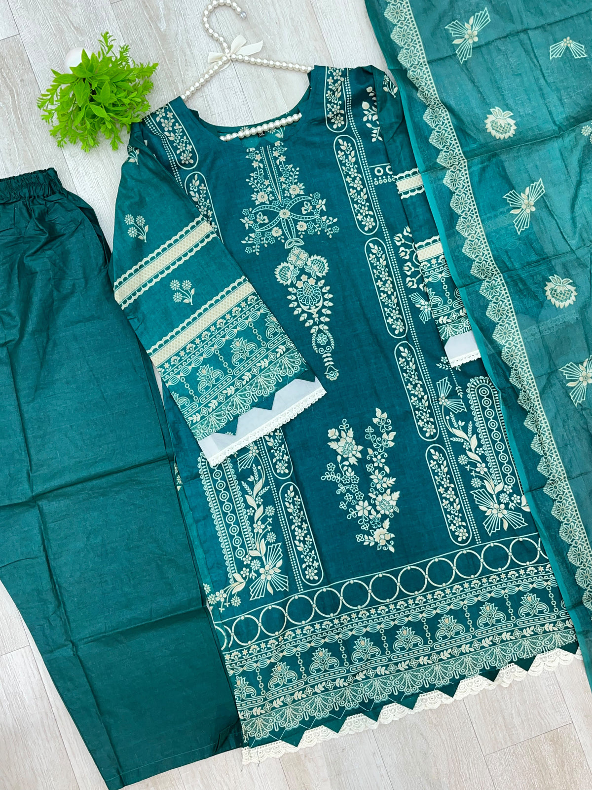 1509 Pakistani Embroidered Suit