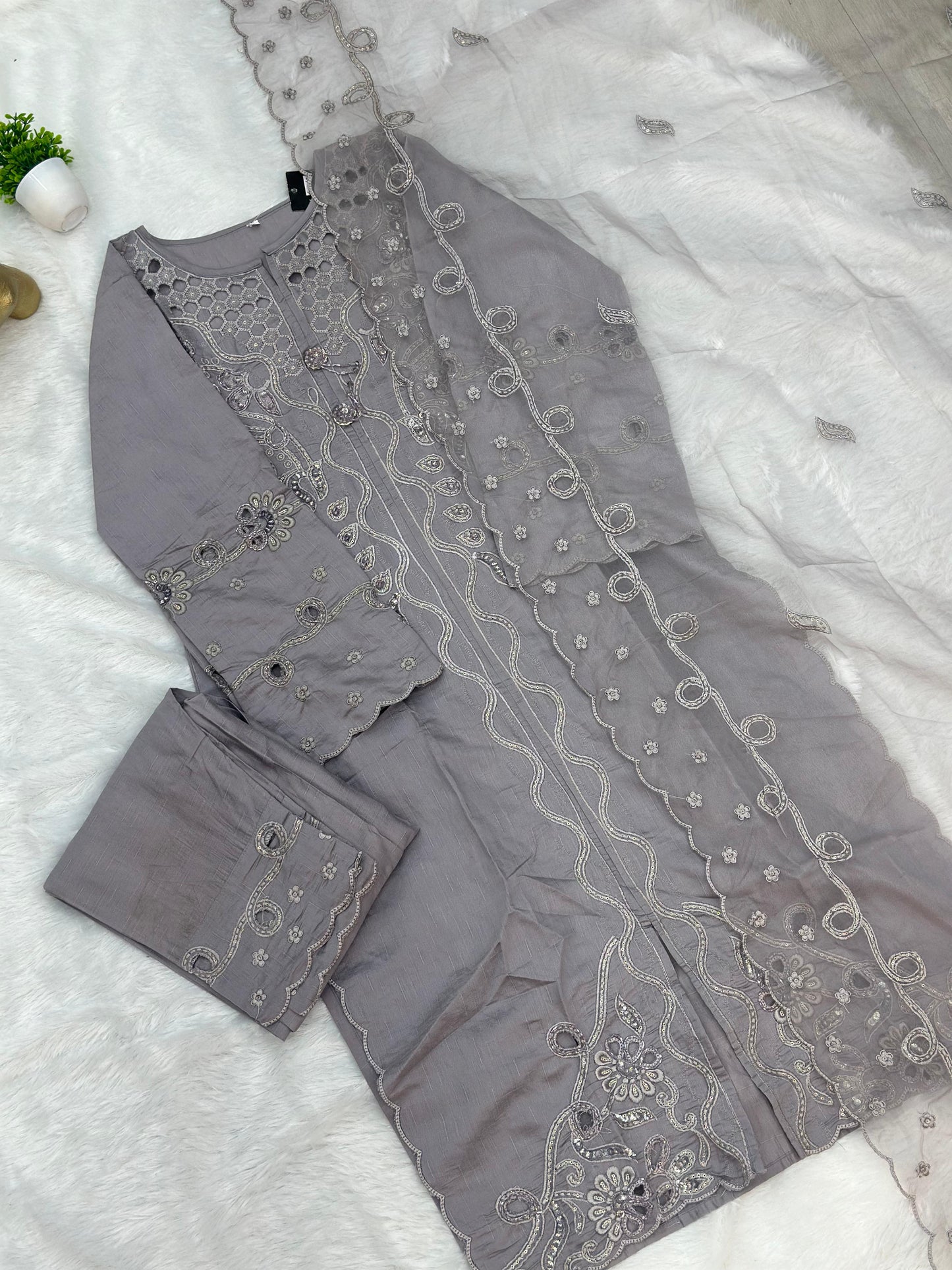 652 Pakistani Cut-Work Embroidery - Ash Lilac