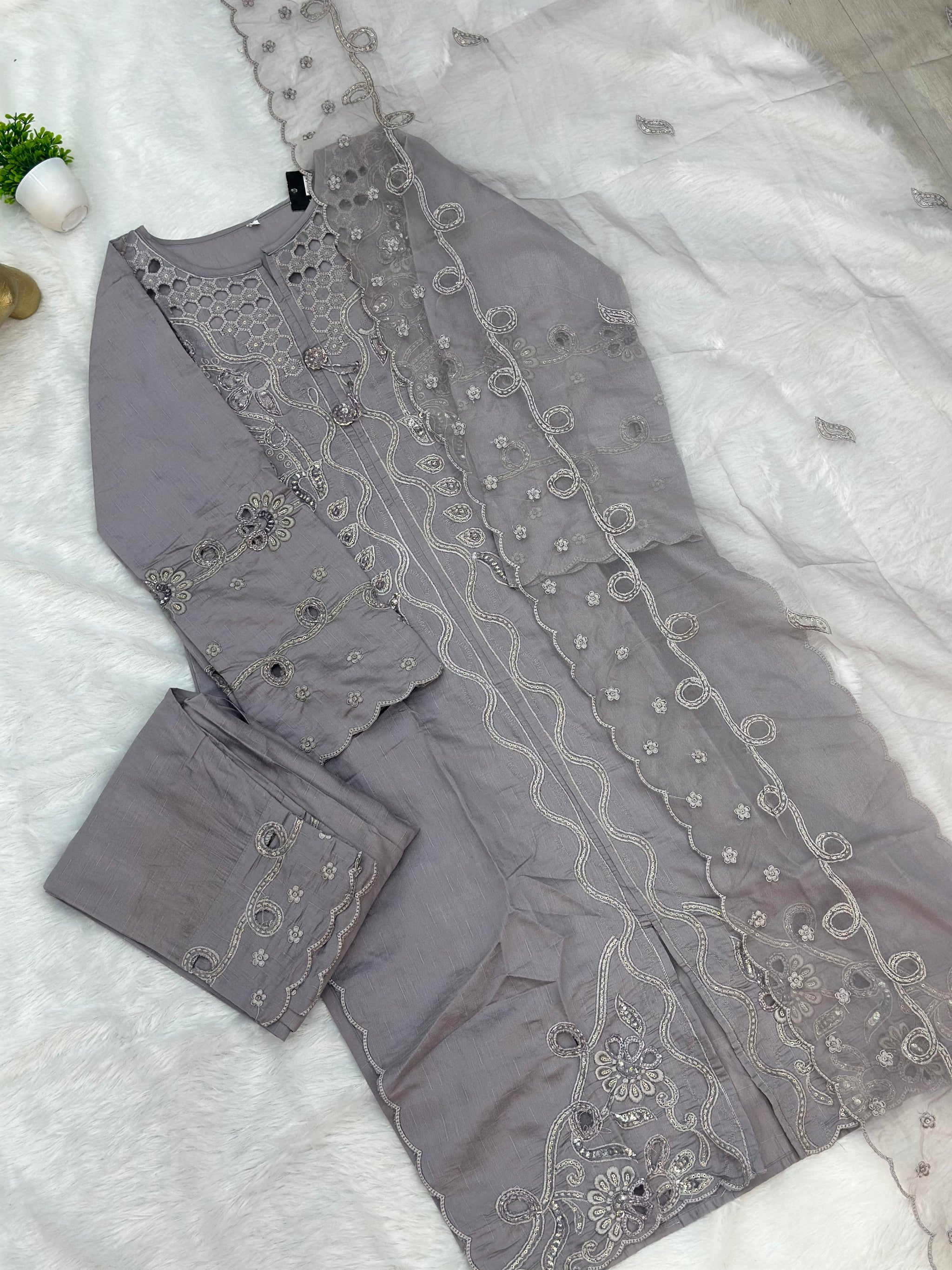 652 Pakistani Cut-Work Embroidery - Ash Lilac