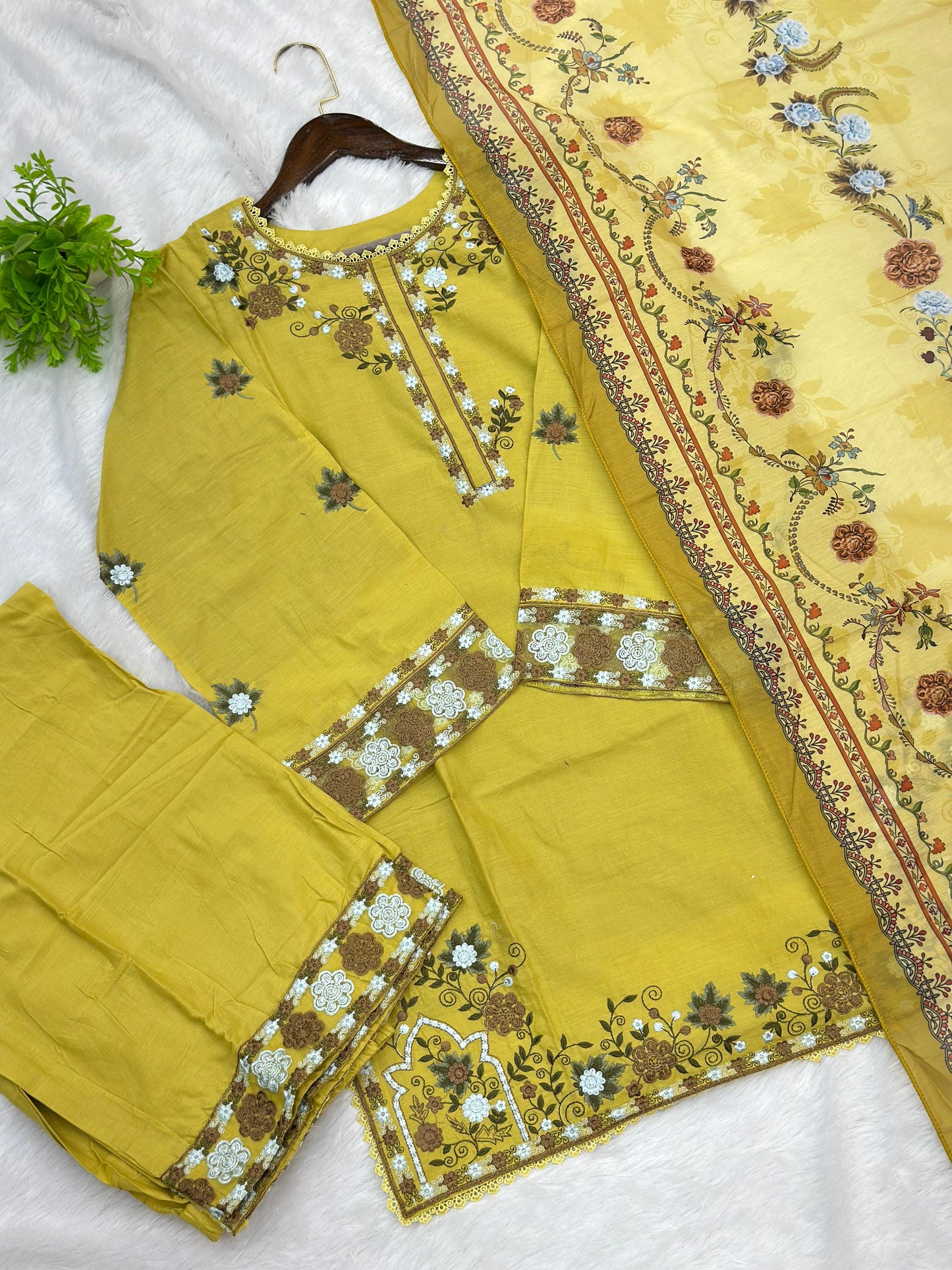 771 Readymade Pakistani Embroidered Suit