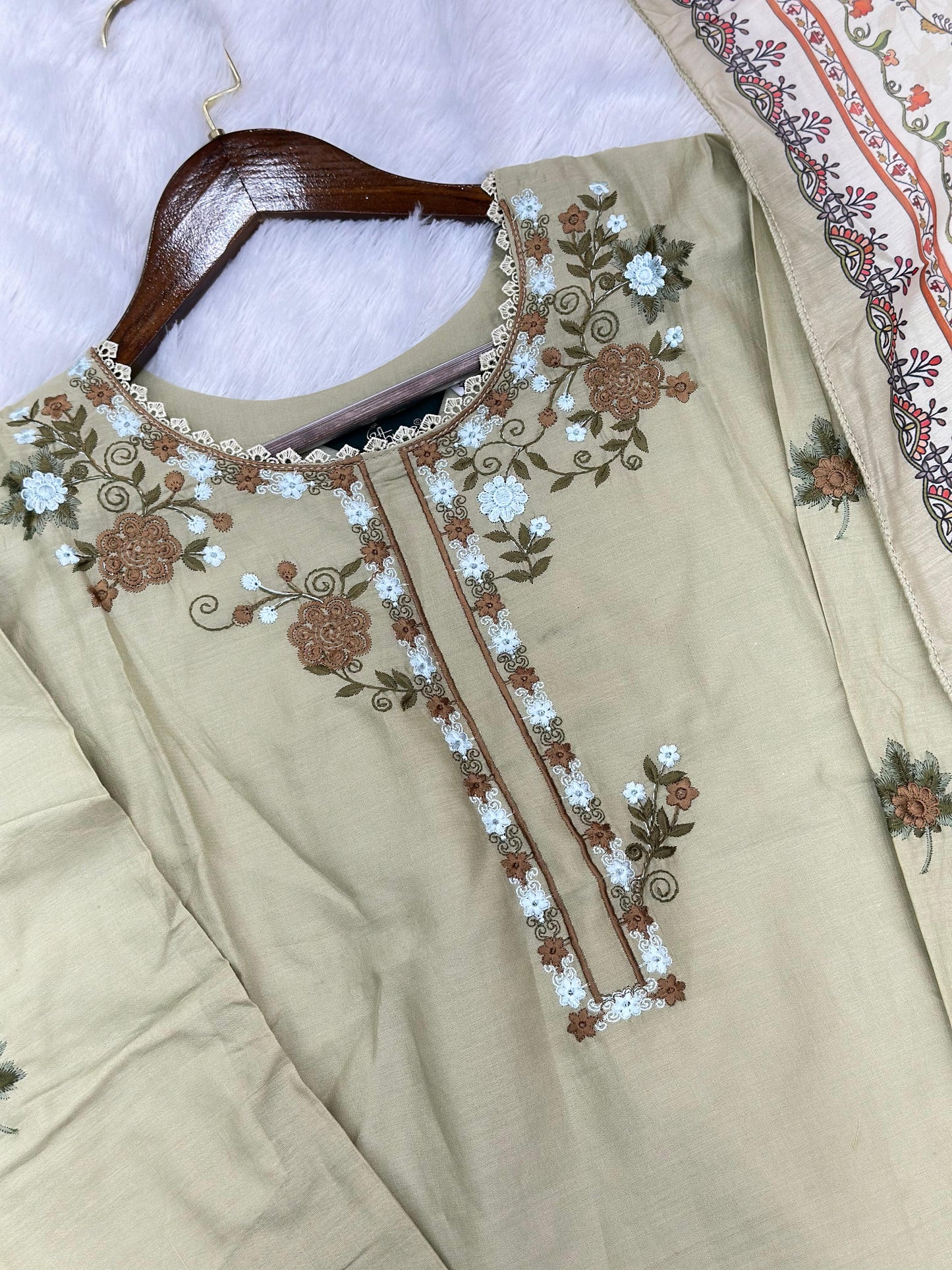 770 Readymade Pakistani Embroidered Suit