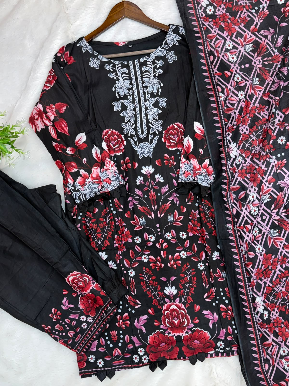 1450 Pakistani Embroidered Suit - Black